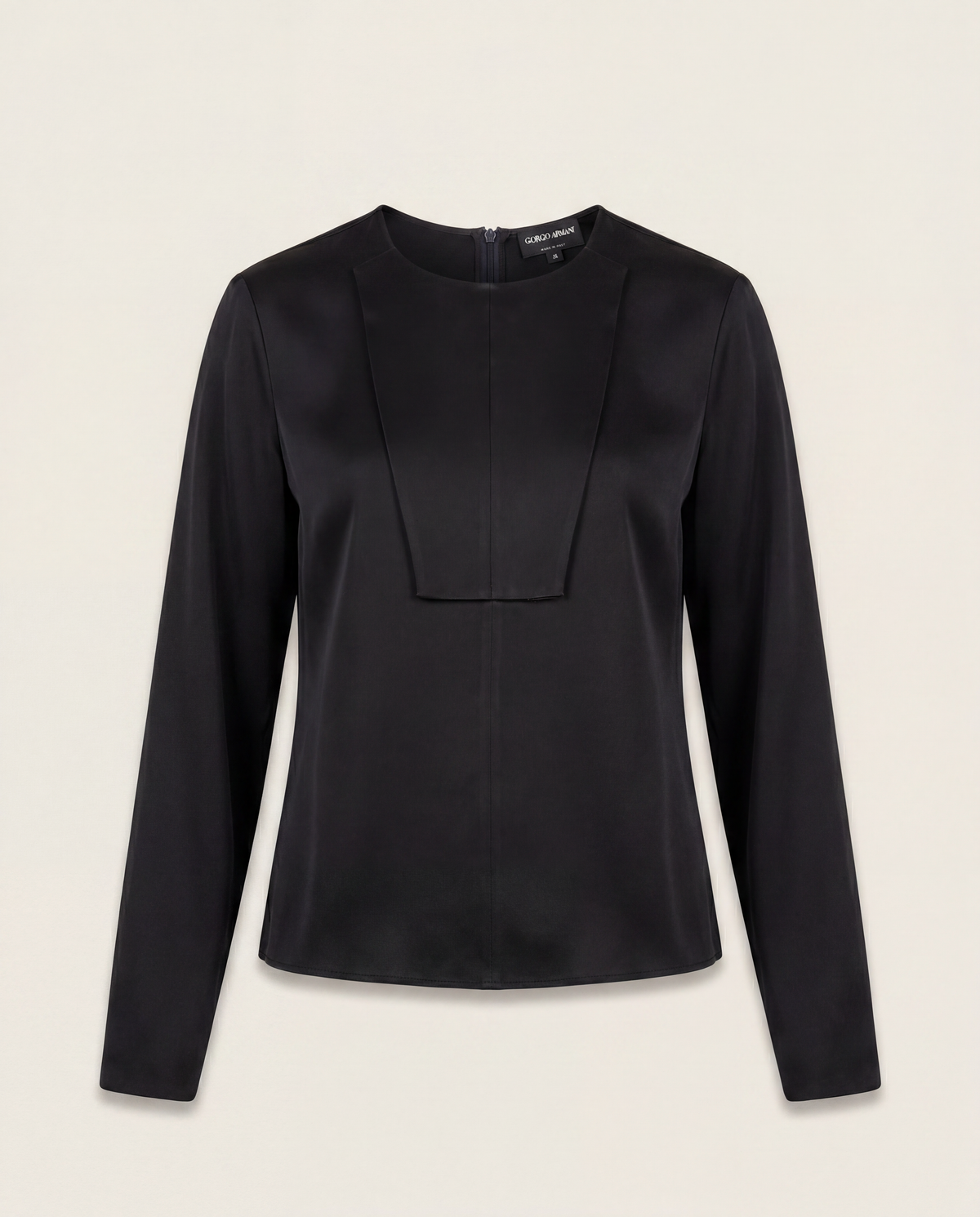 Blouse Giorgio Armani soie satinée noire plastron trapèze structuré – T.46
