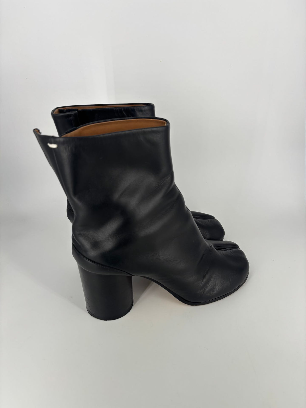 Bottines Tabi en cuir noir à talon Maison Margiela – Taille 37
