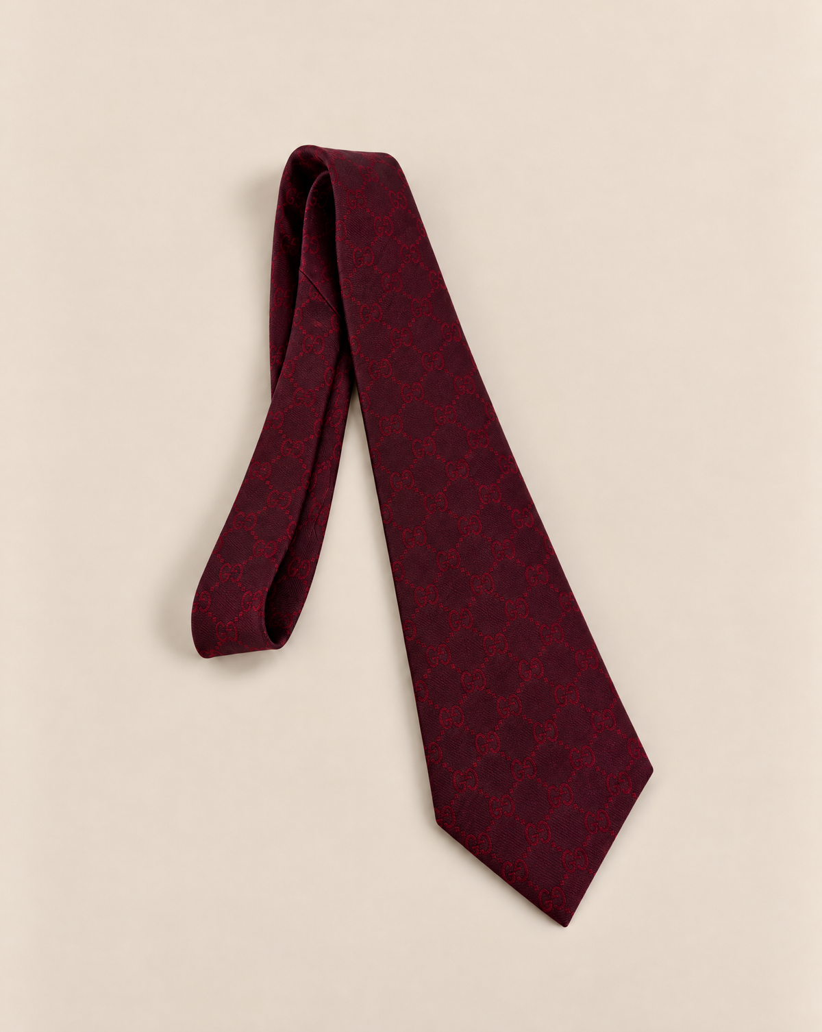 Cravate Gucci monogramme GG en soie bordeaux et rouge