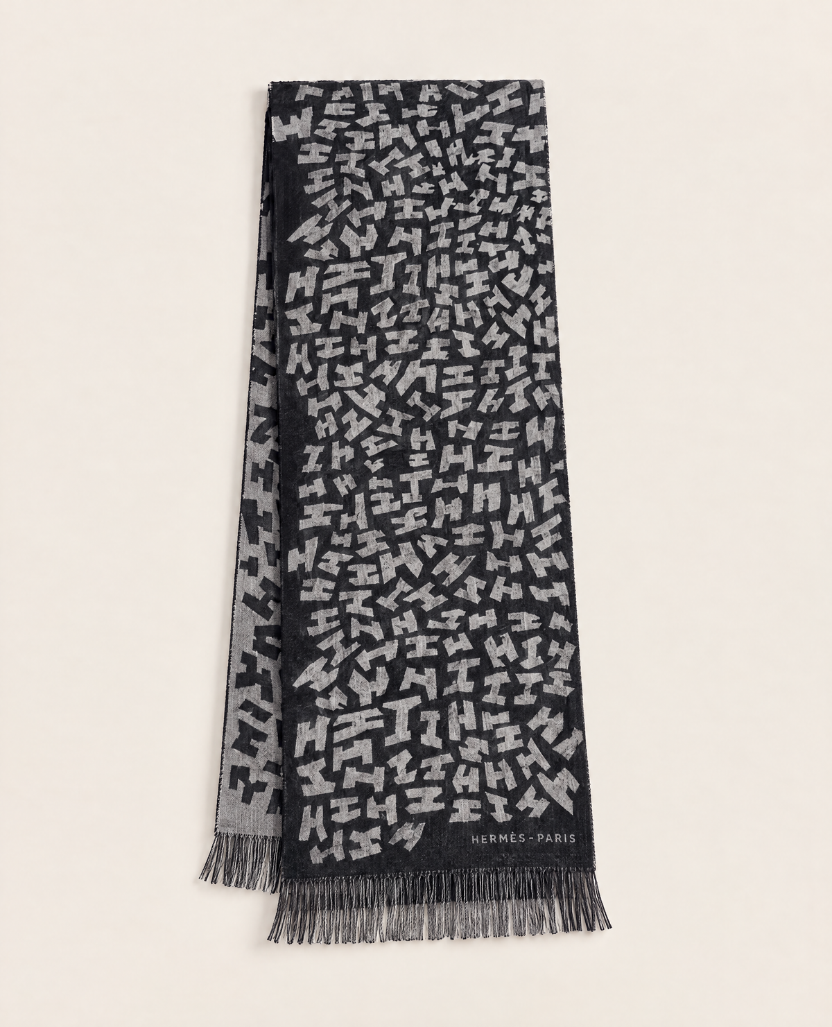 Écharpe Hermès en cachemire et soie réversible motif H – Noir et gris-1