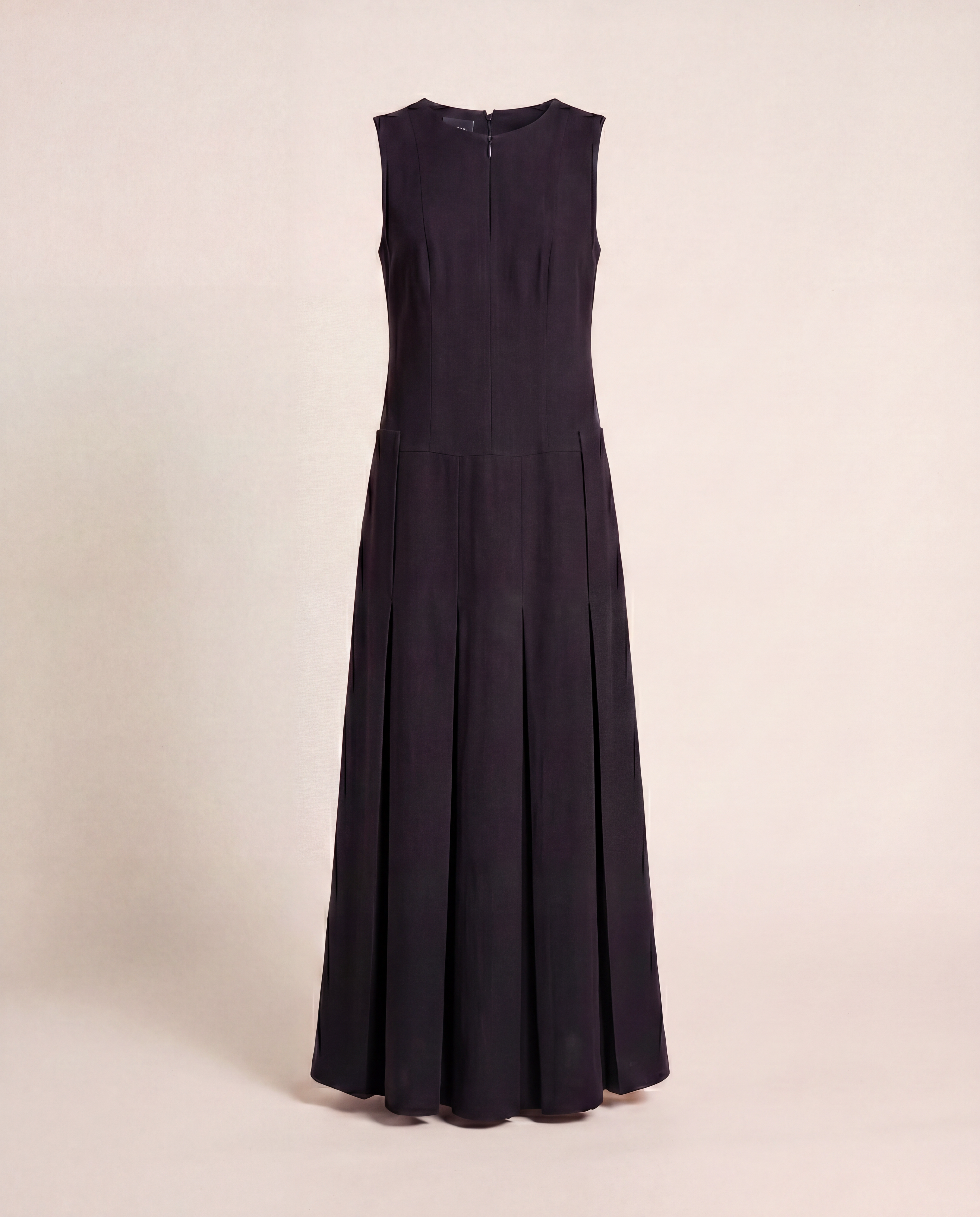 Robe longue Akris noire sans manches à plis – T.40-1