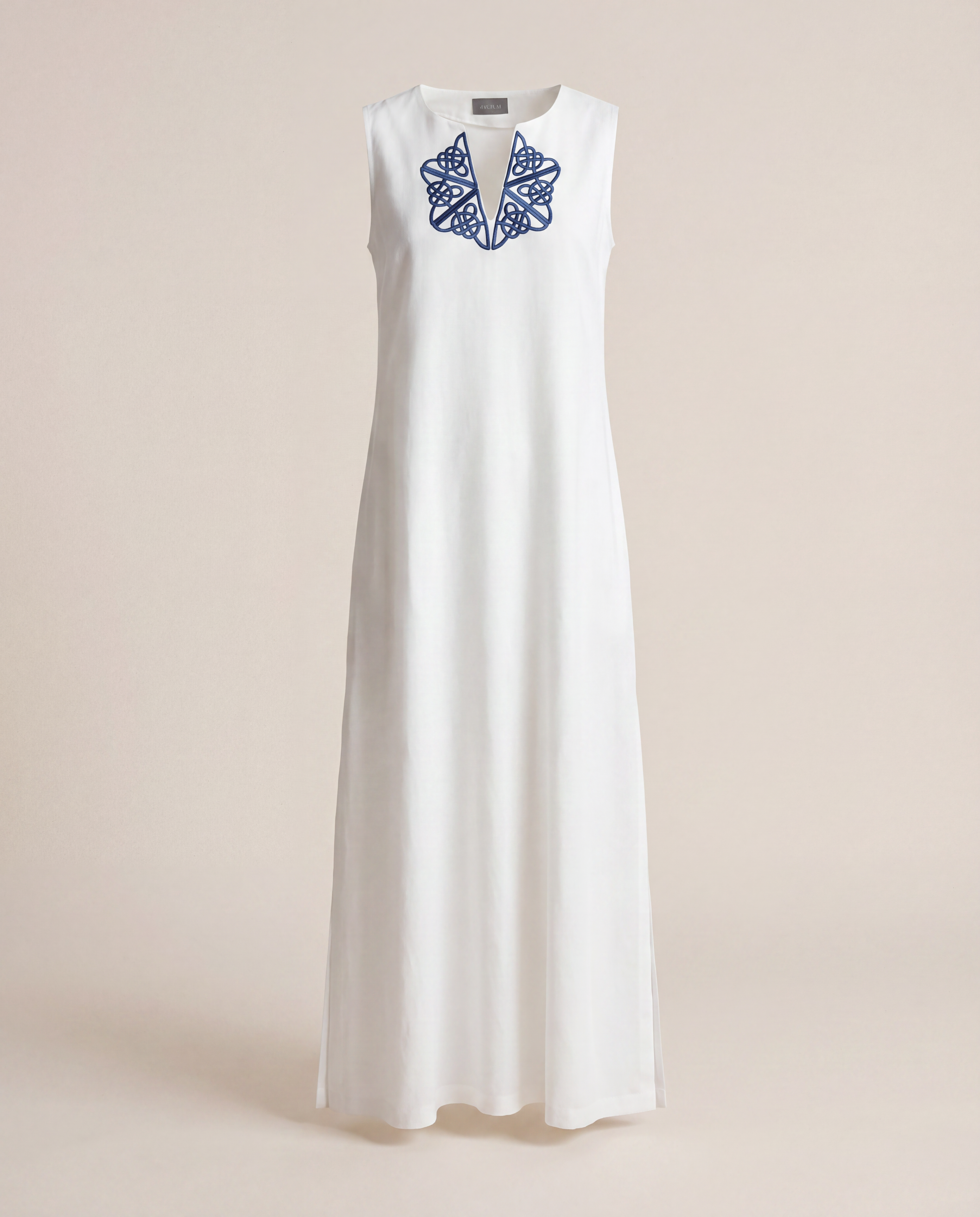 Robe longue en lin blanc brodé bleu – Aman – Taille unique