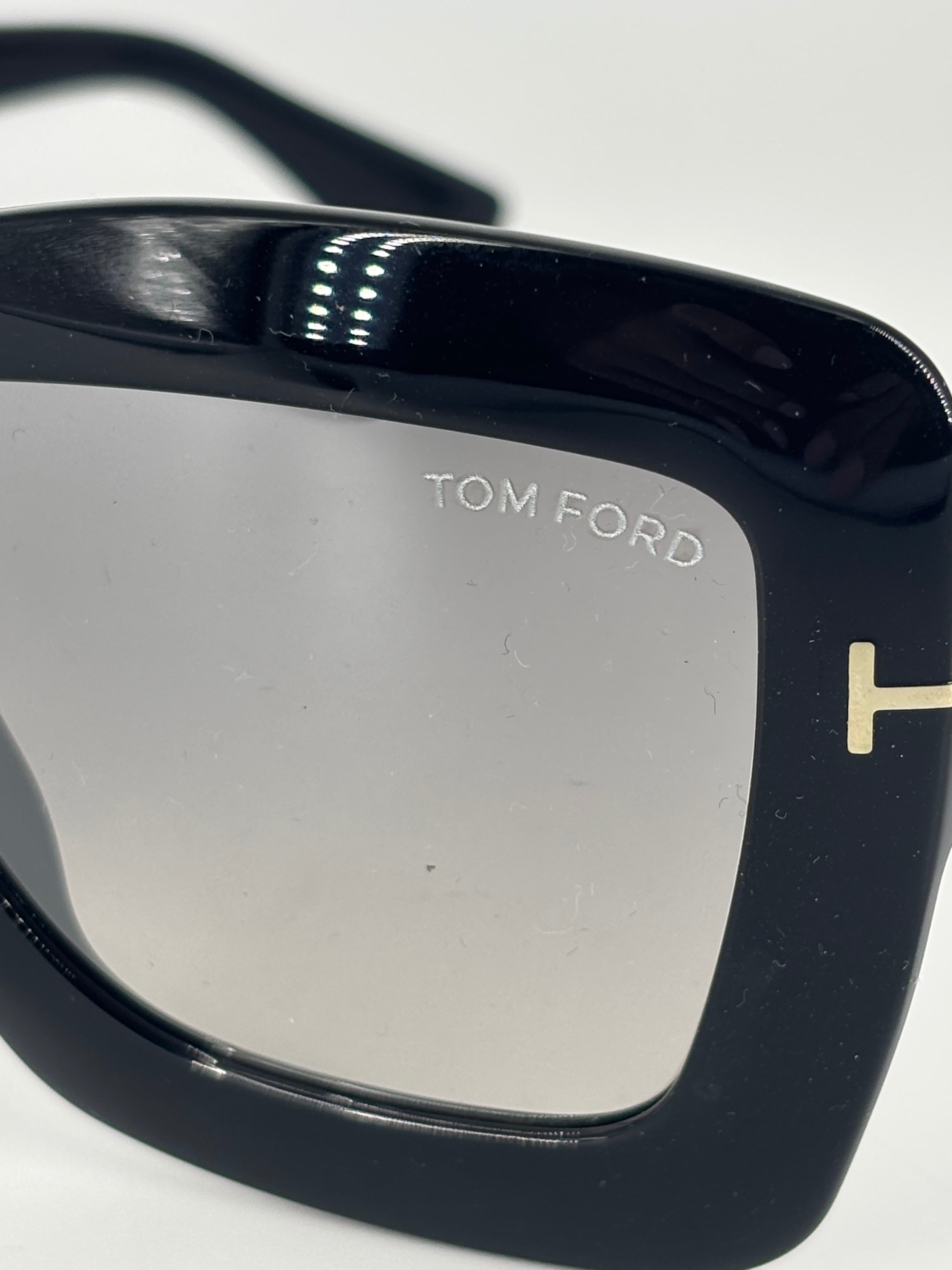 Lunettes de soleil Tom Ford oversize acétate noir verres gris – Parfait état-3