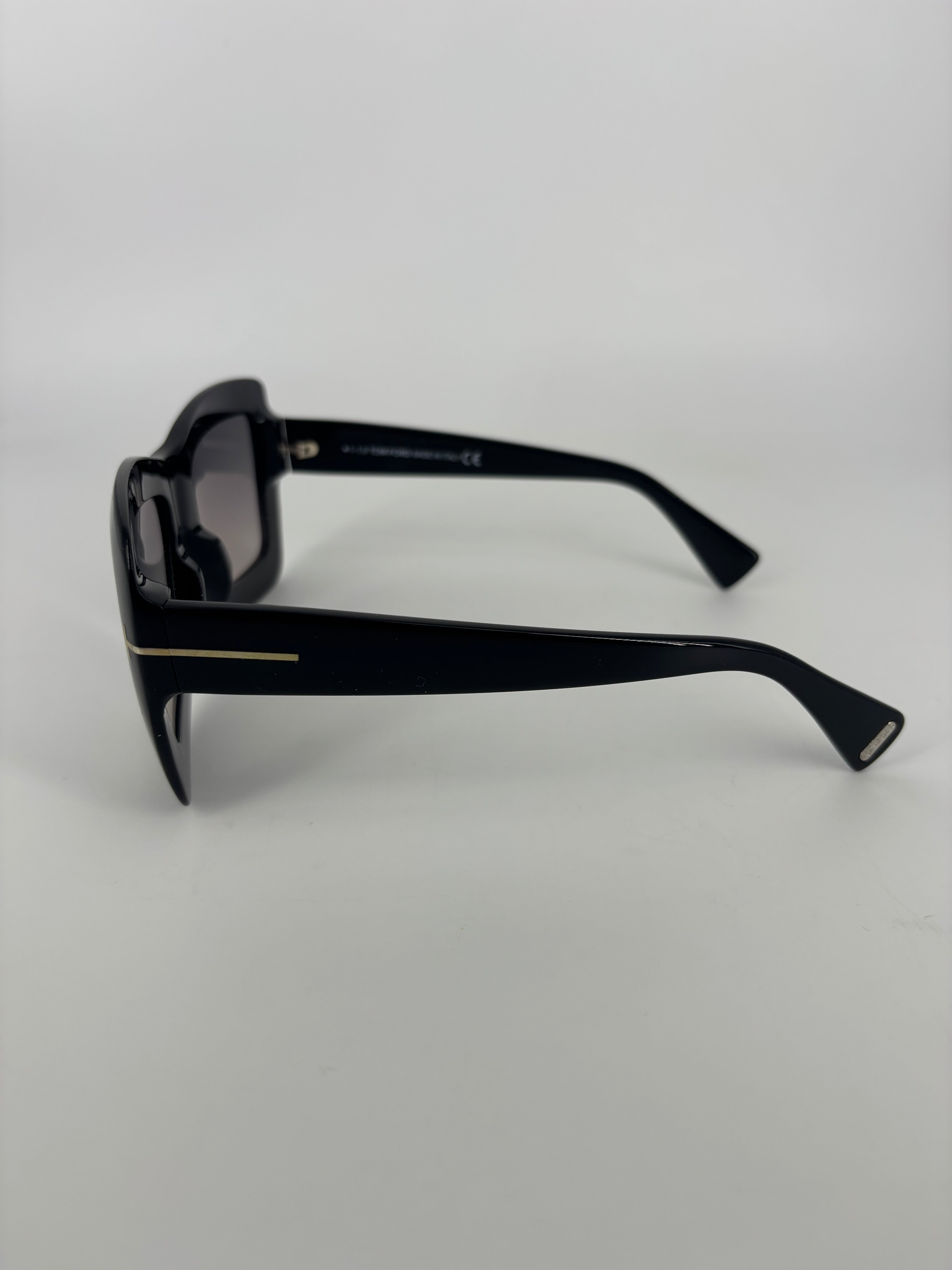 Lunettes de soleil Tom Ford oversize acétate noir verres gris – Parfait état-4