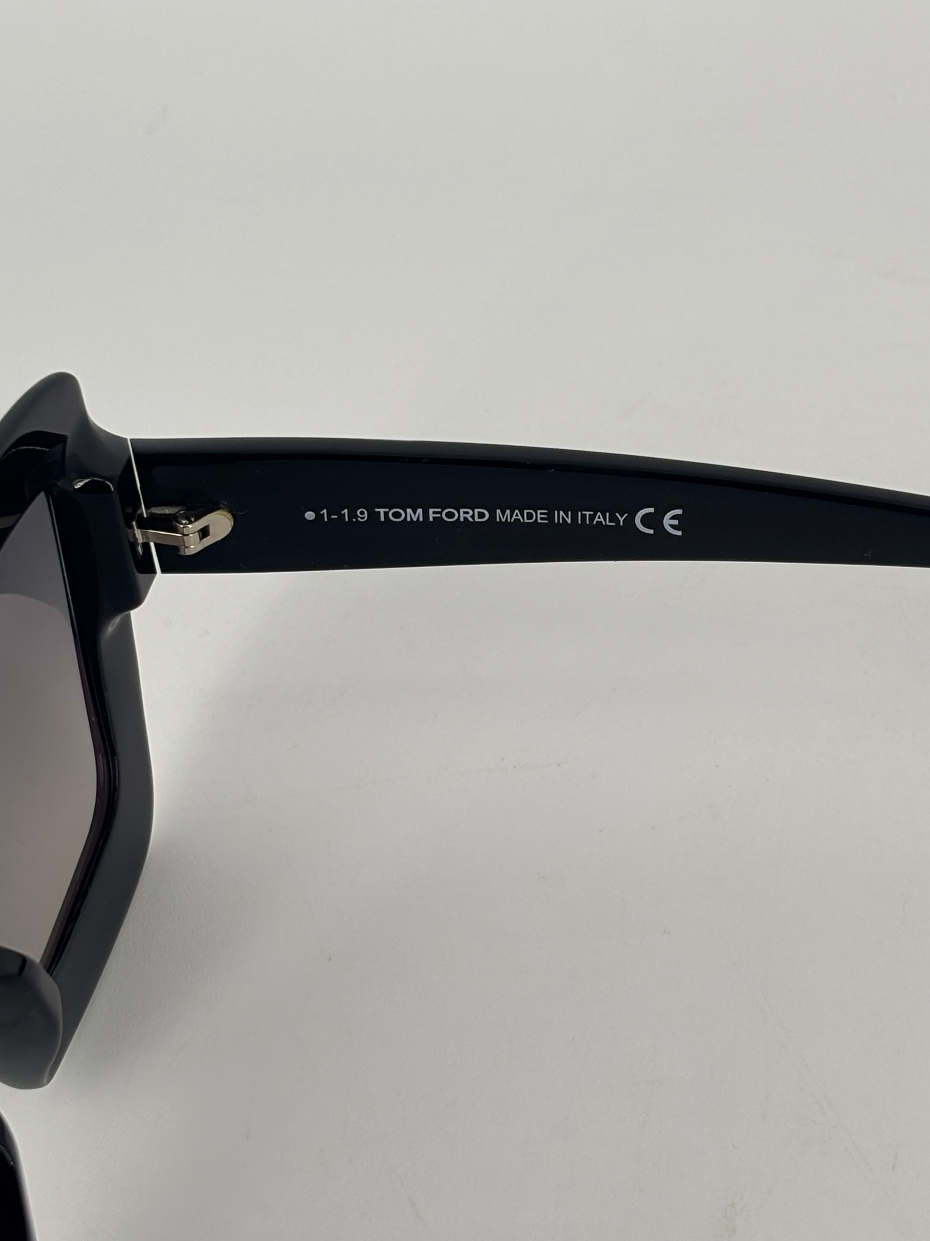 Lunettes de soleil Tom Ford oversize acétate noir verres gris – Parfait état-5
