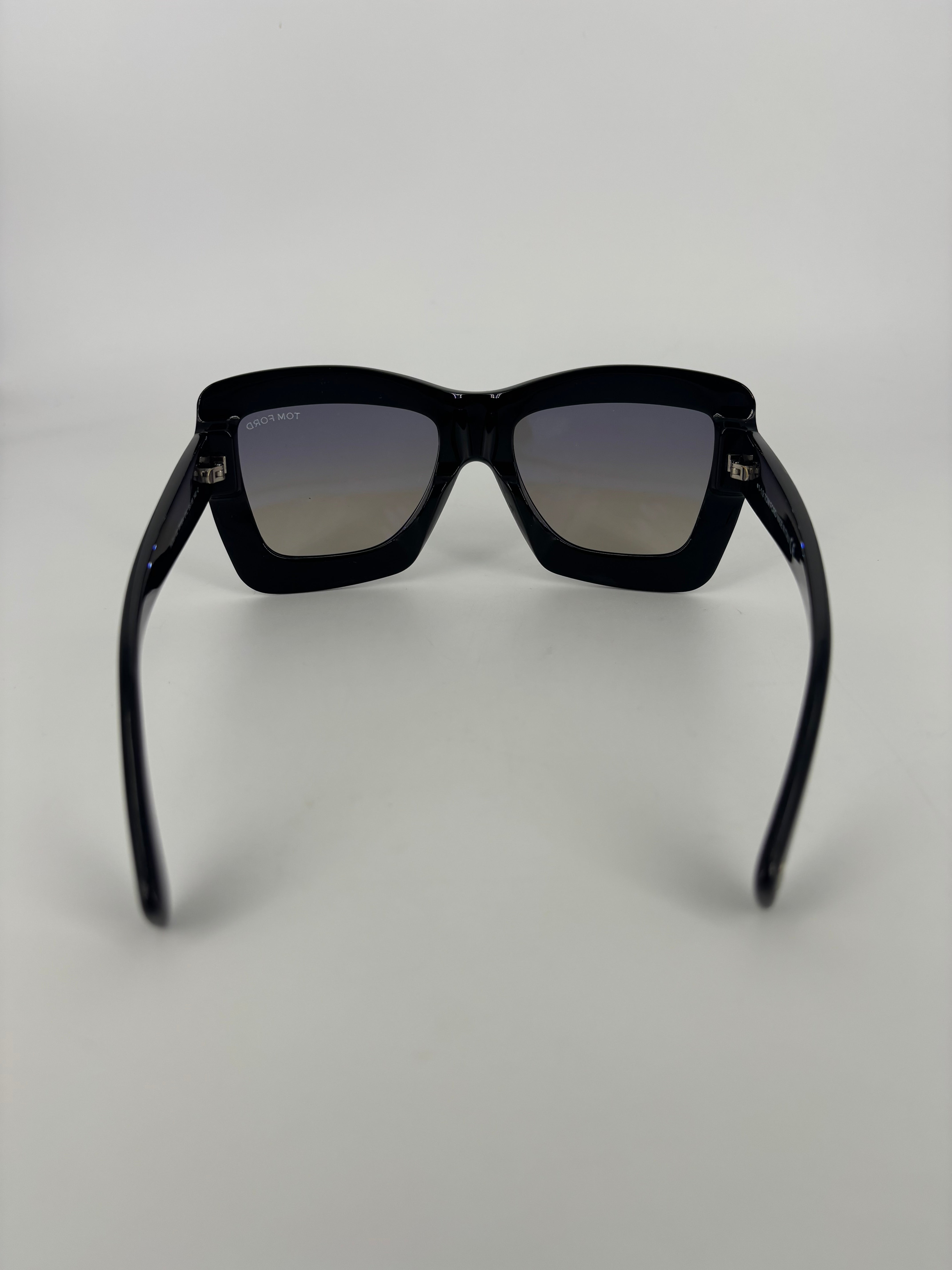 Lunettes de soleil Tom Ford oversize acétate noir verres gris – Parfait état-6