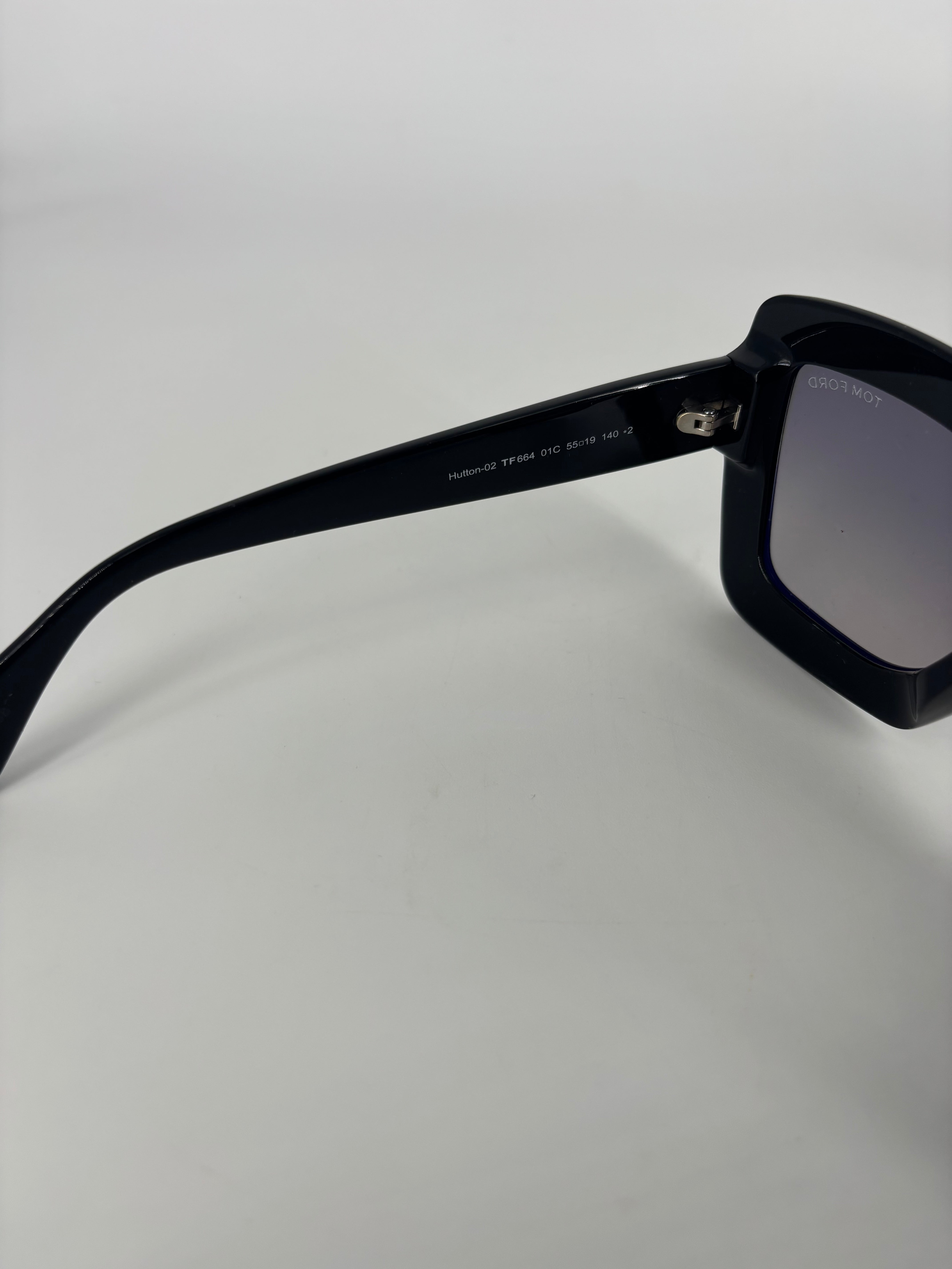 Lunettes de soleil Tom Ford oversize acétate noir verres gris – Parfait état-8