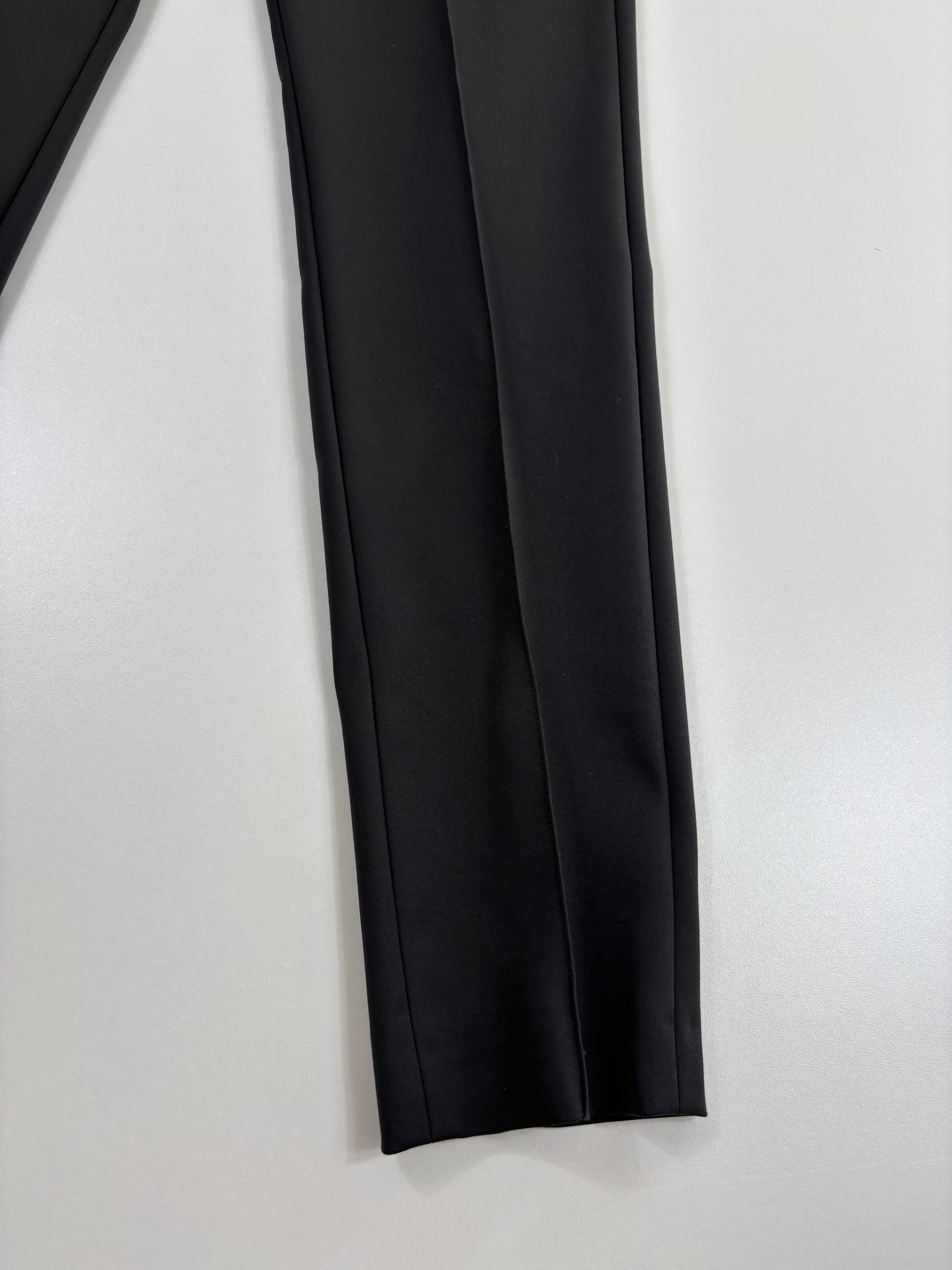 Pantalon Akris noir en coton techno stretch – T.36-2