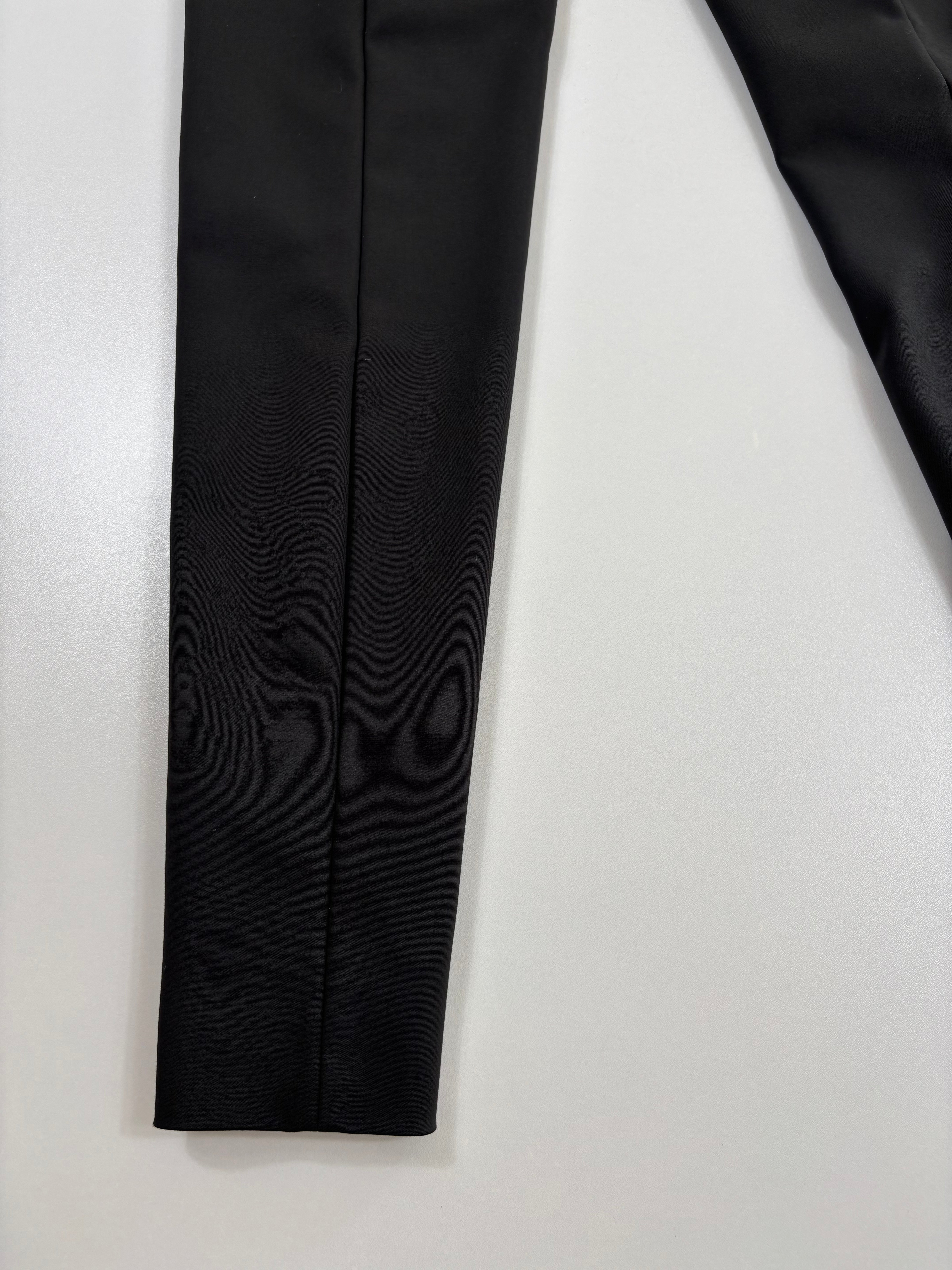 Pantalon Akris noir en coton techno stretch – T.36-8