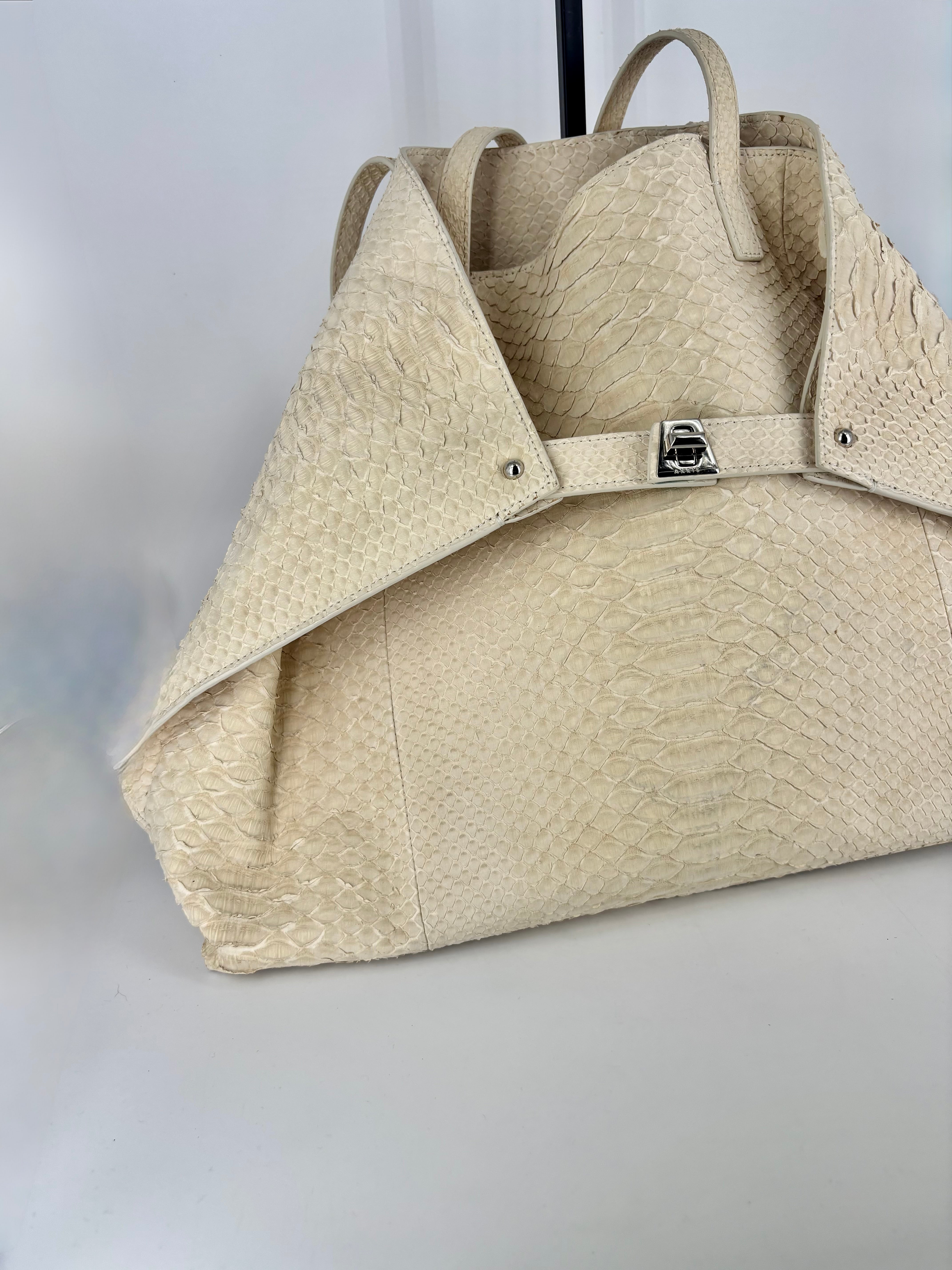 Sac Akris Ai Top Handle Tote python crème ivoire-3