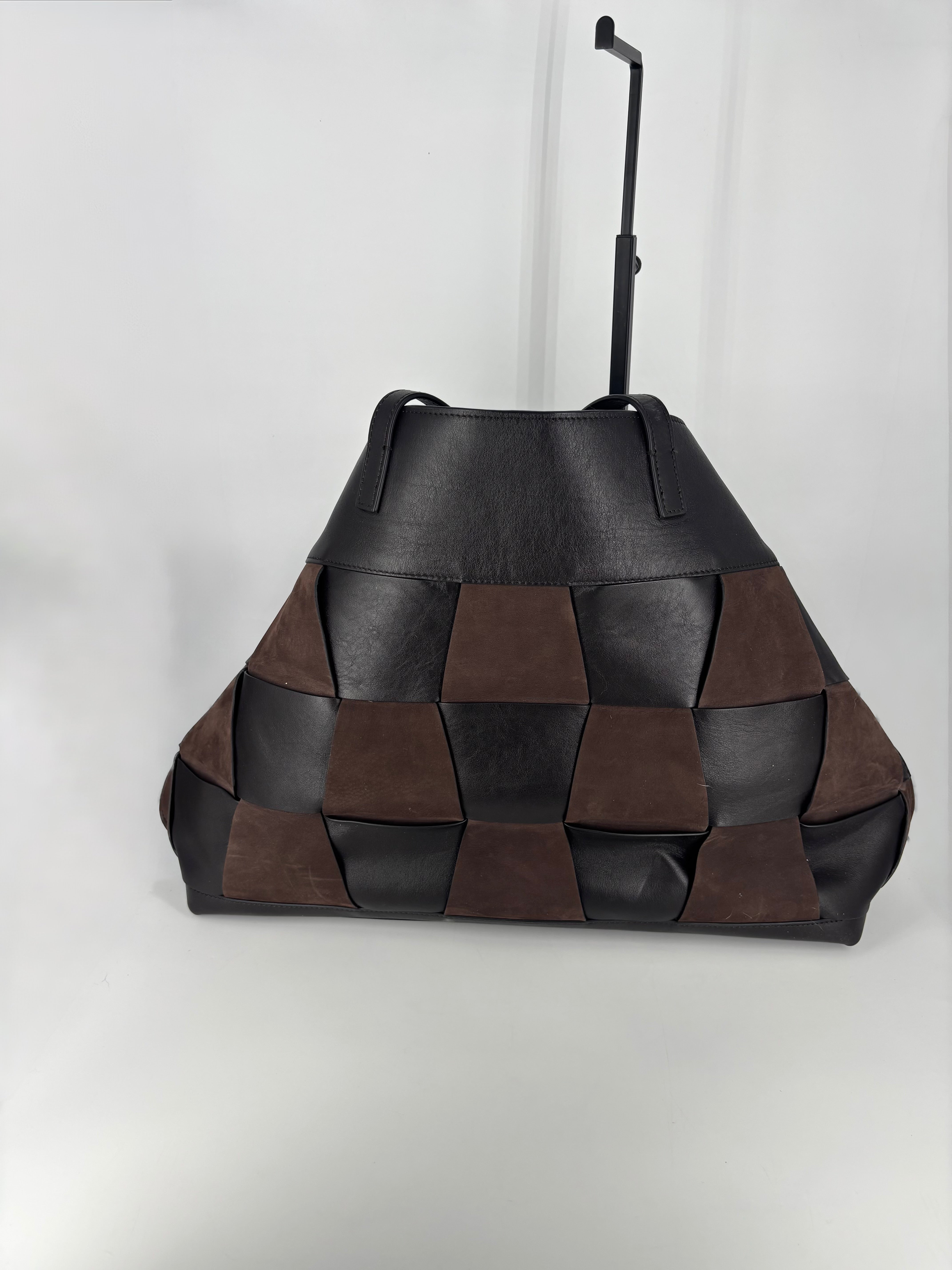 Sac Akris Ai Top Handle Tote tressé noir et brun-7