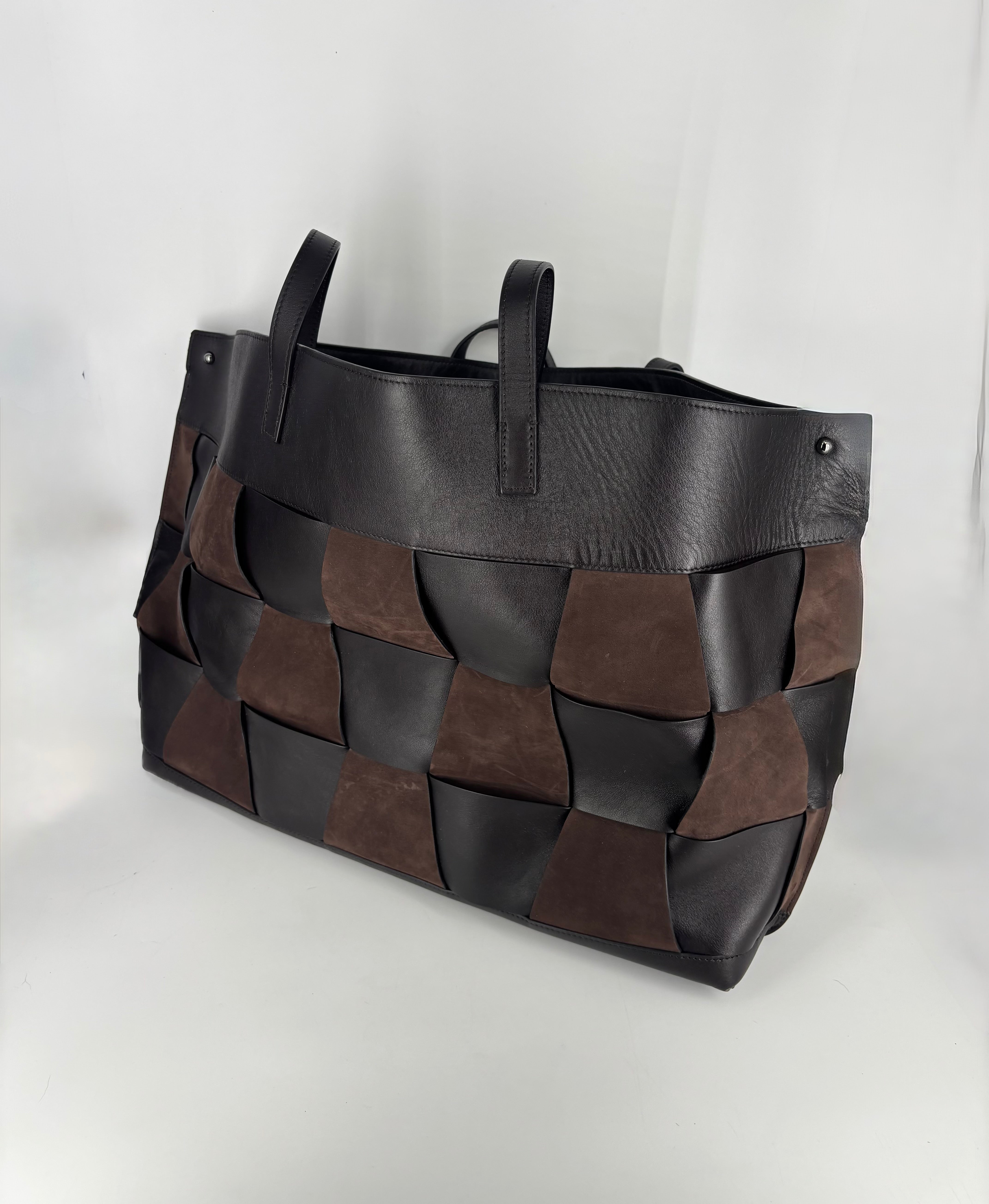 Sac Akris Ai Top Handle Tote tressé noir et brun-10