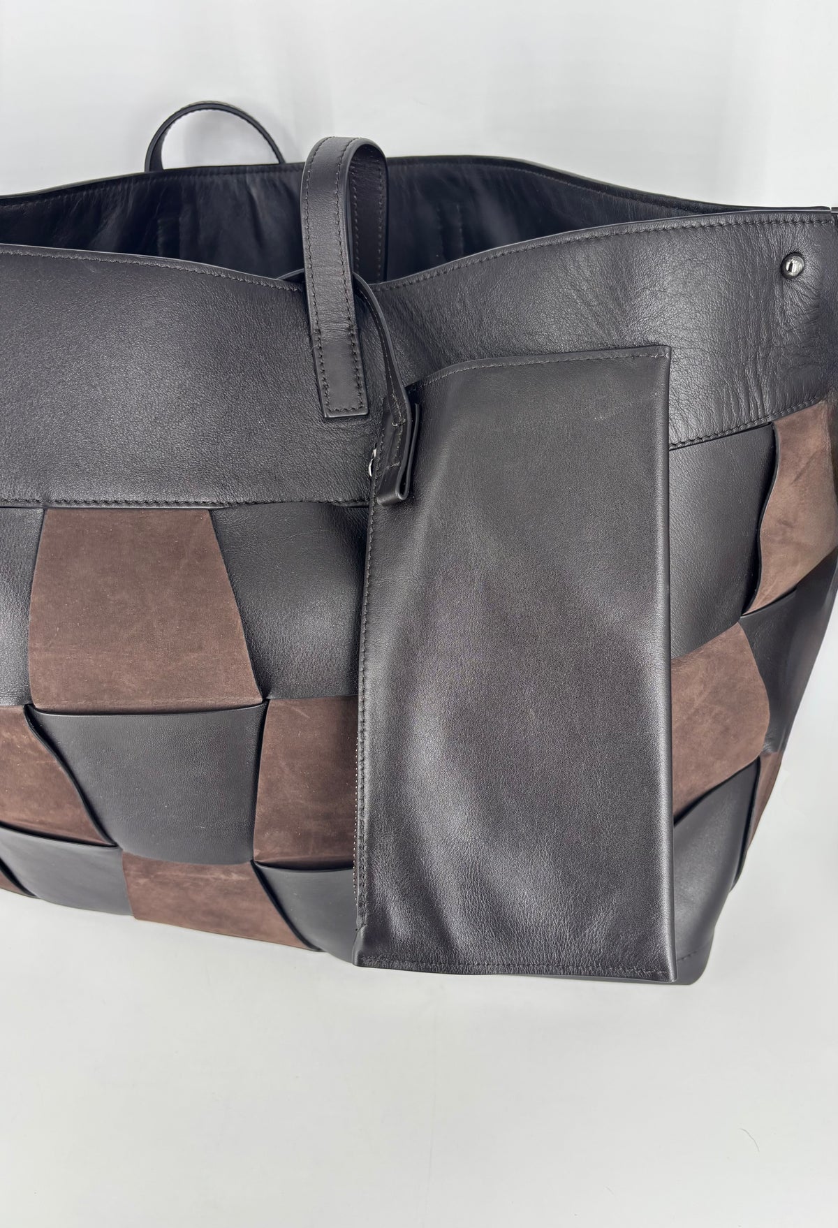 Sac Akris Ai Top Handle Tote tressé noir et brun-12
