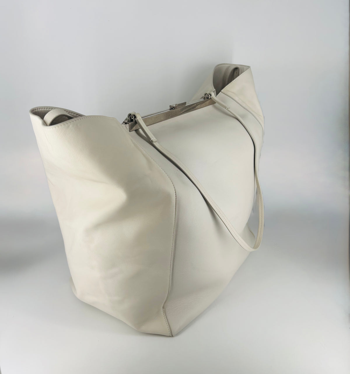 Sac Céline Clasp grand format cuir blanc cassé cadre métallique-2