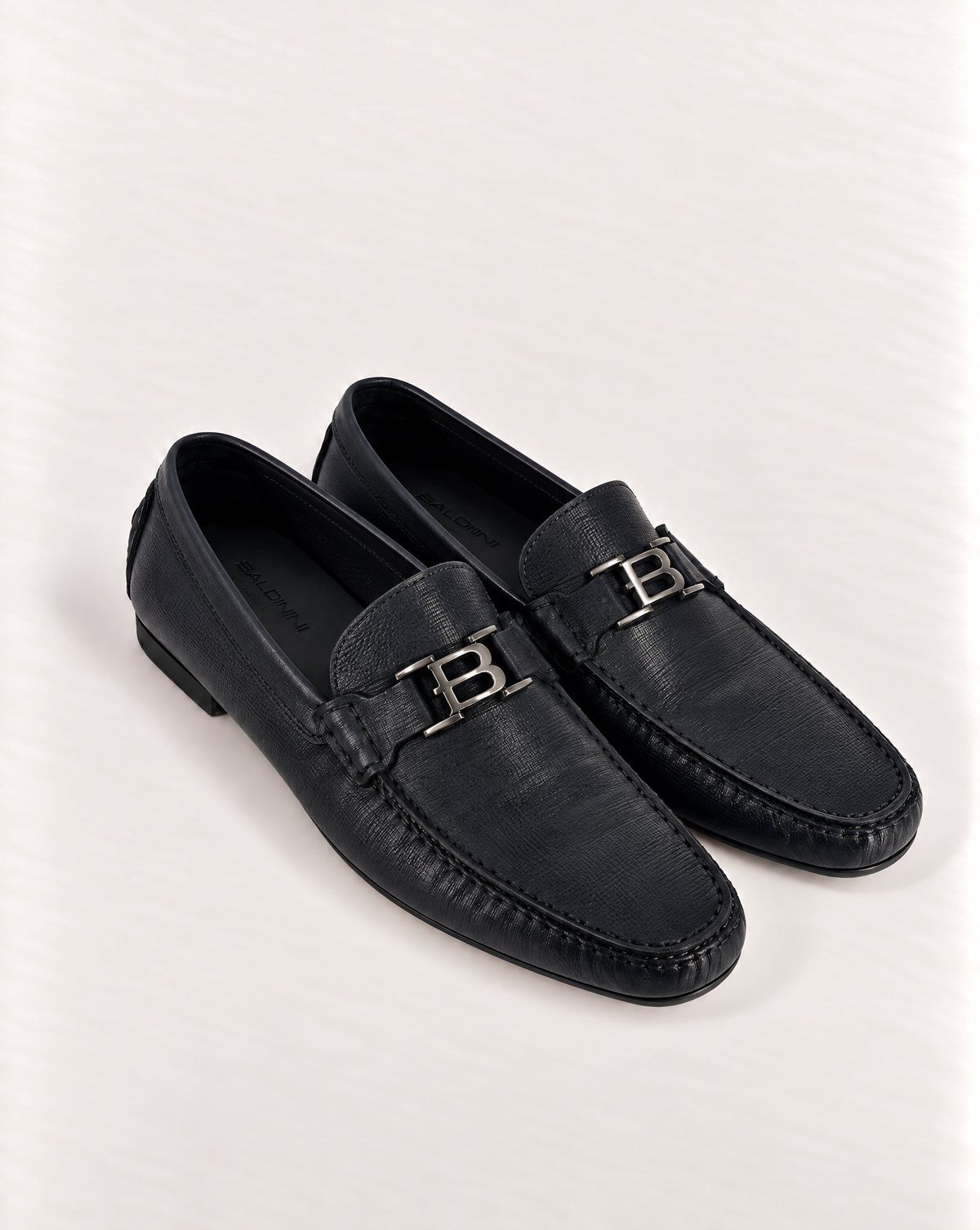 Mocassins Baldinini en cuir texturé bleu marine boucle logo B – Pointure 43