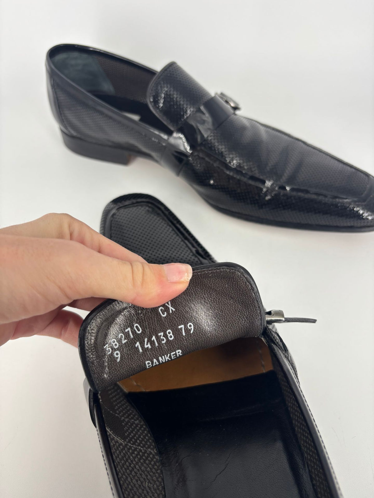 Mocassins Moreschi Banker cuir verni perforé noir – Pointure 43-11