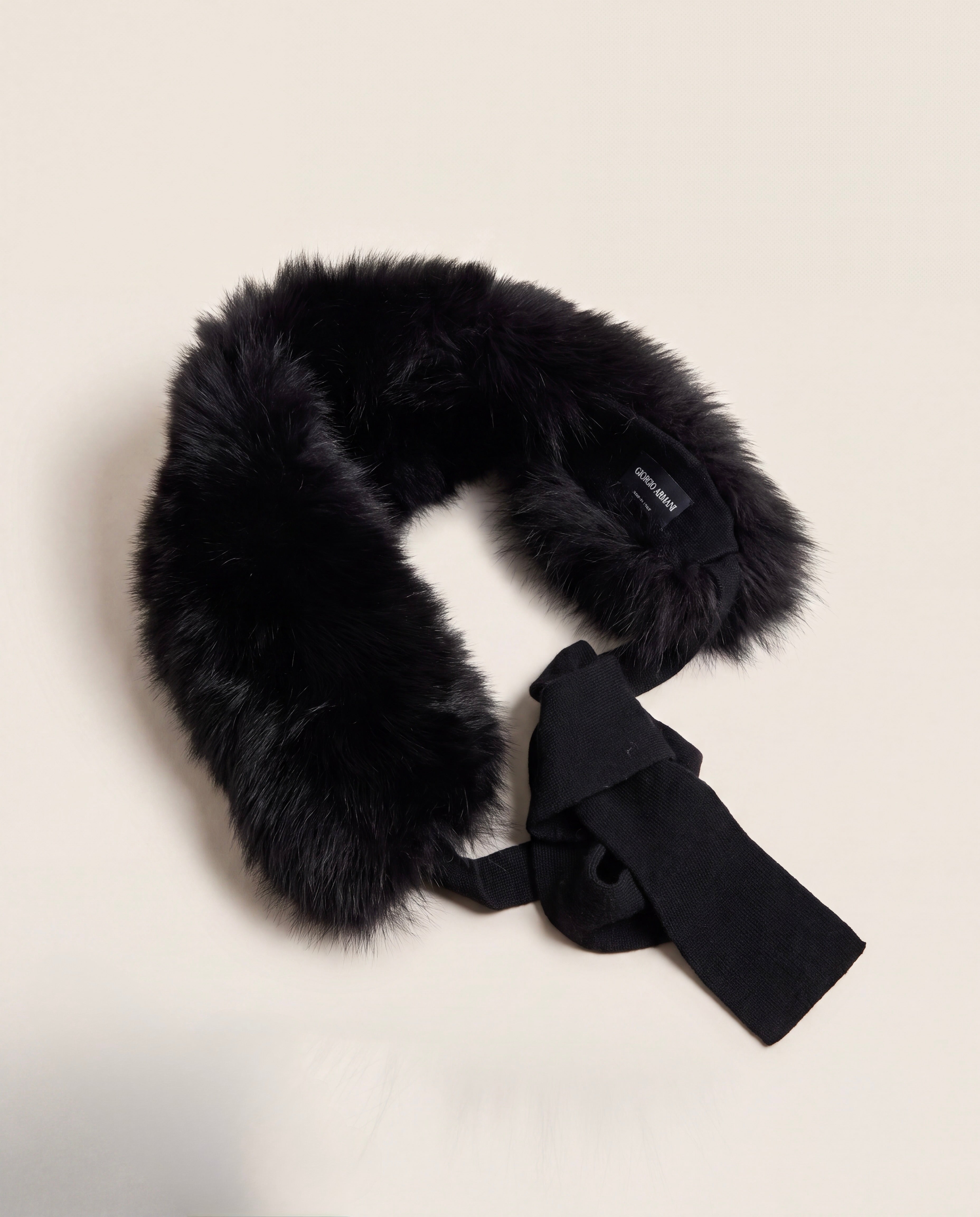 Tour de cou Giorgio Armani en fourrure de renard noire poils longs-1