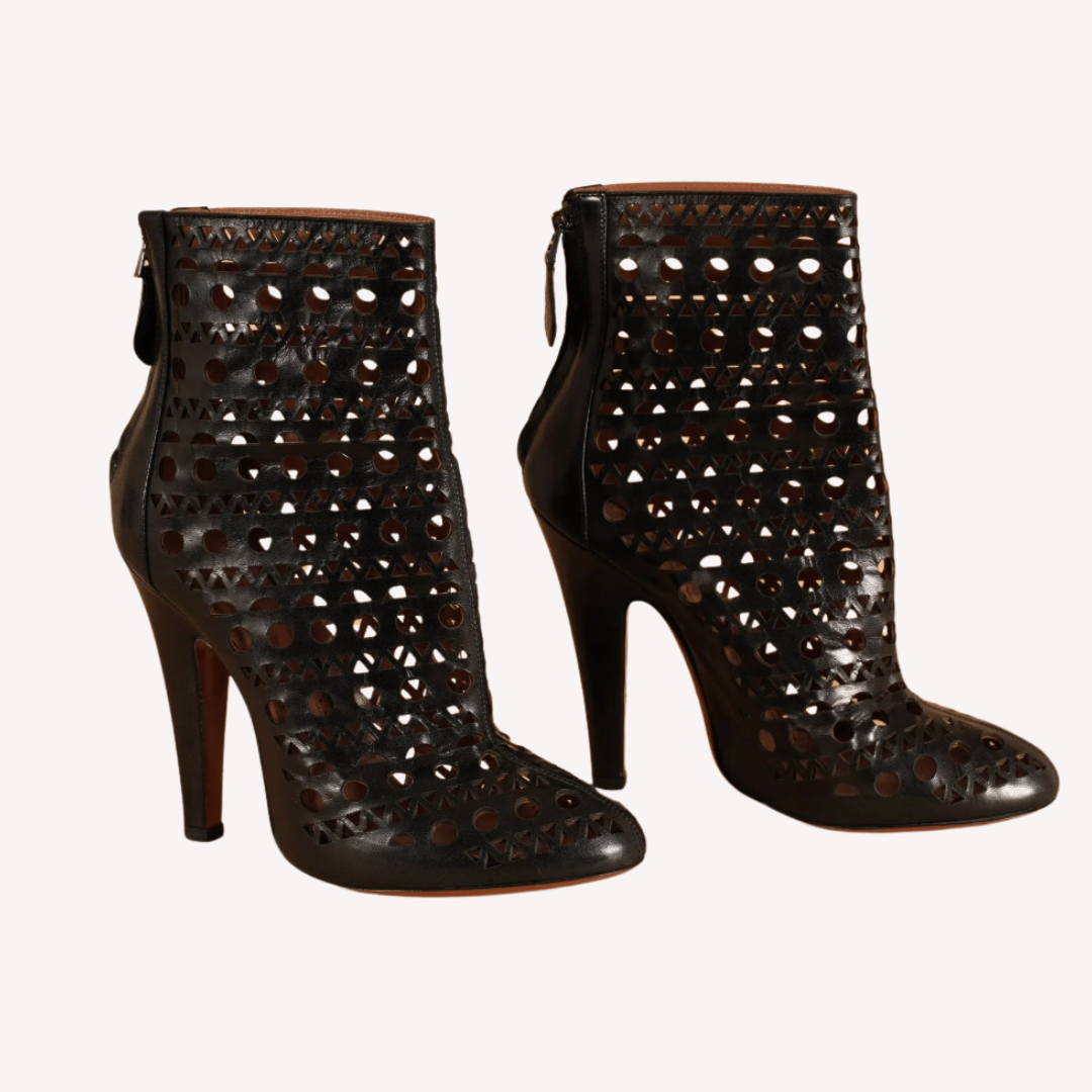 Alaïa – Bottines cuir de veau noir perforé frises géométriques – T.40-2