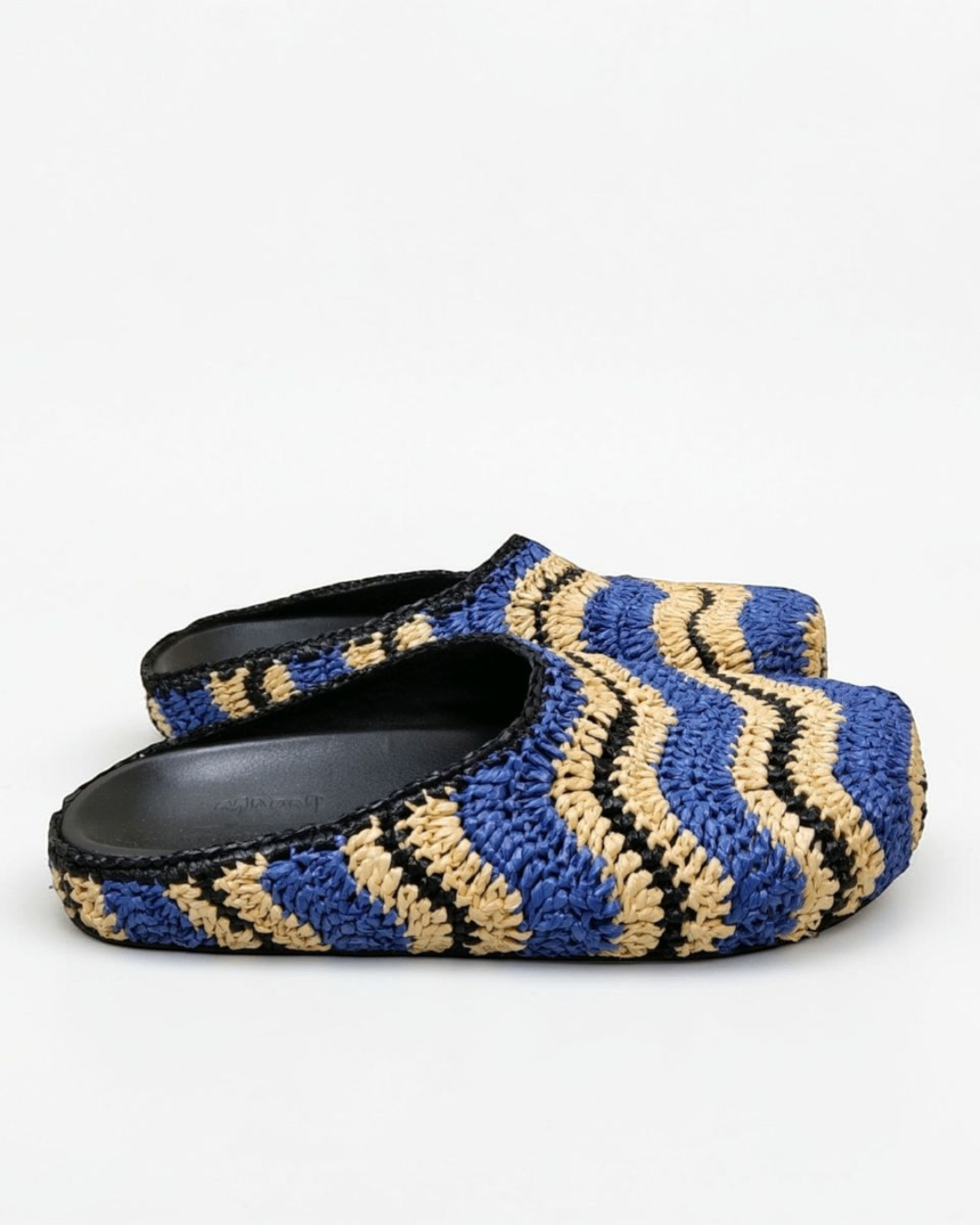 Marni × No Vacancy Inn – Sabots Fussbett raphia multicolore – P.41