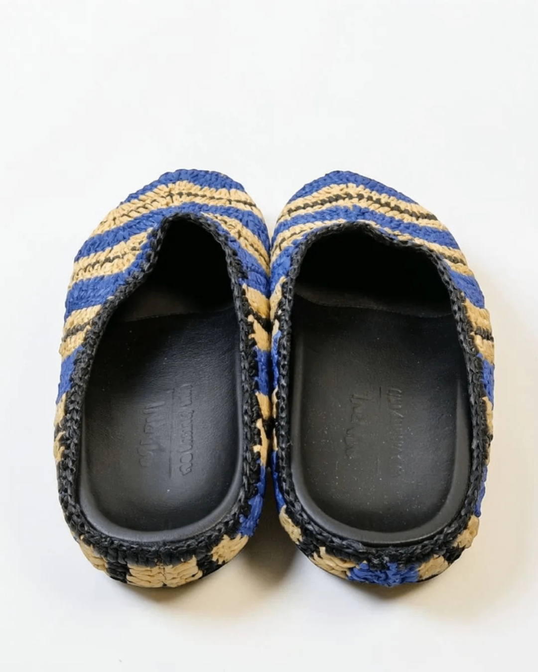 Marni × No Vacancy Inn – Sabots Fussbett raphia multicolore – P.41-6