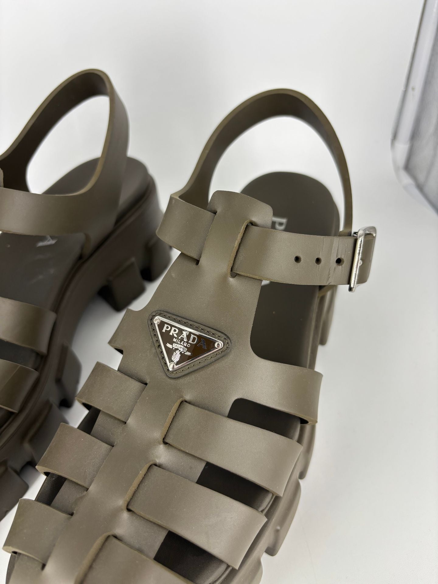 Sandales Monolith Gomme EVA kaki militaire – Prada – T. 41-2