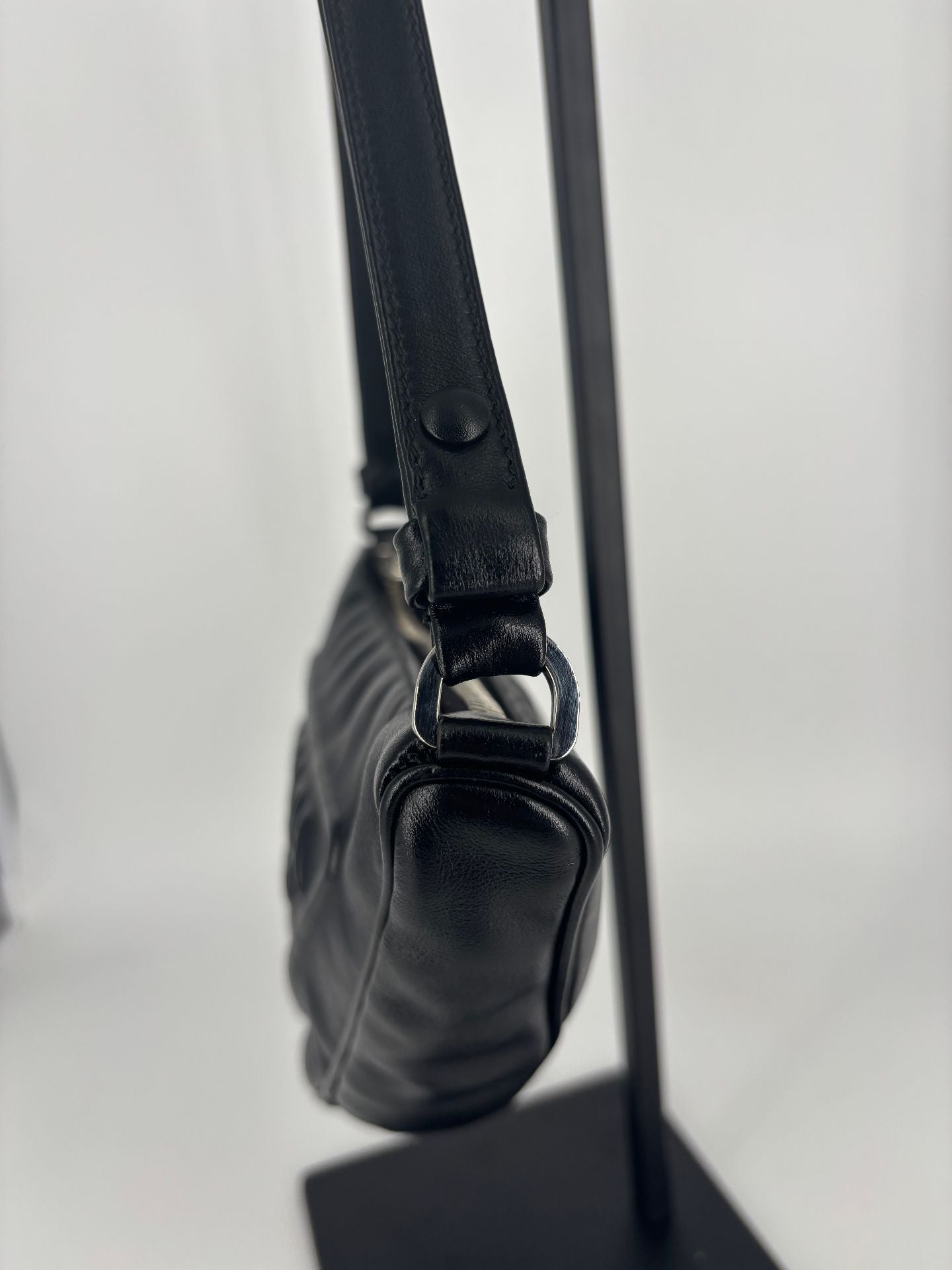 Prada – Sac triangle cuir lisse noir avec logo-7