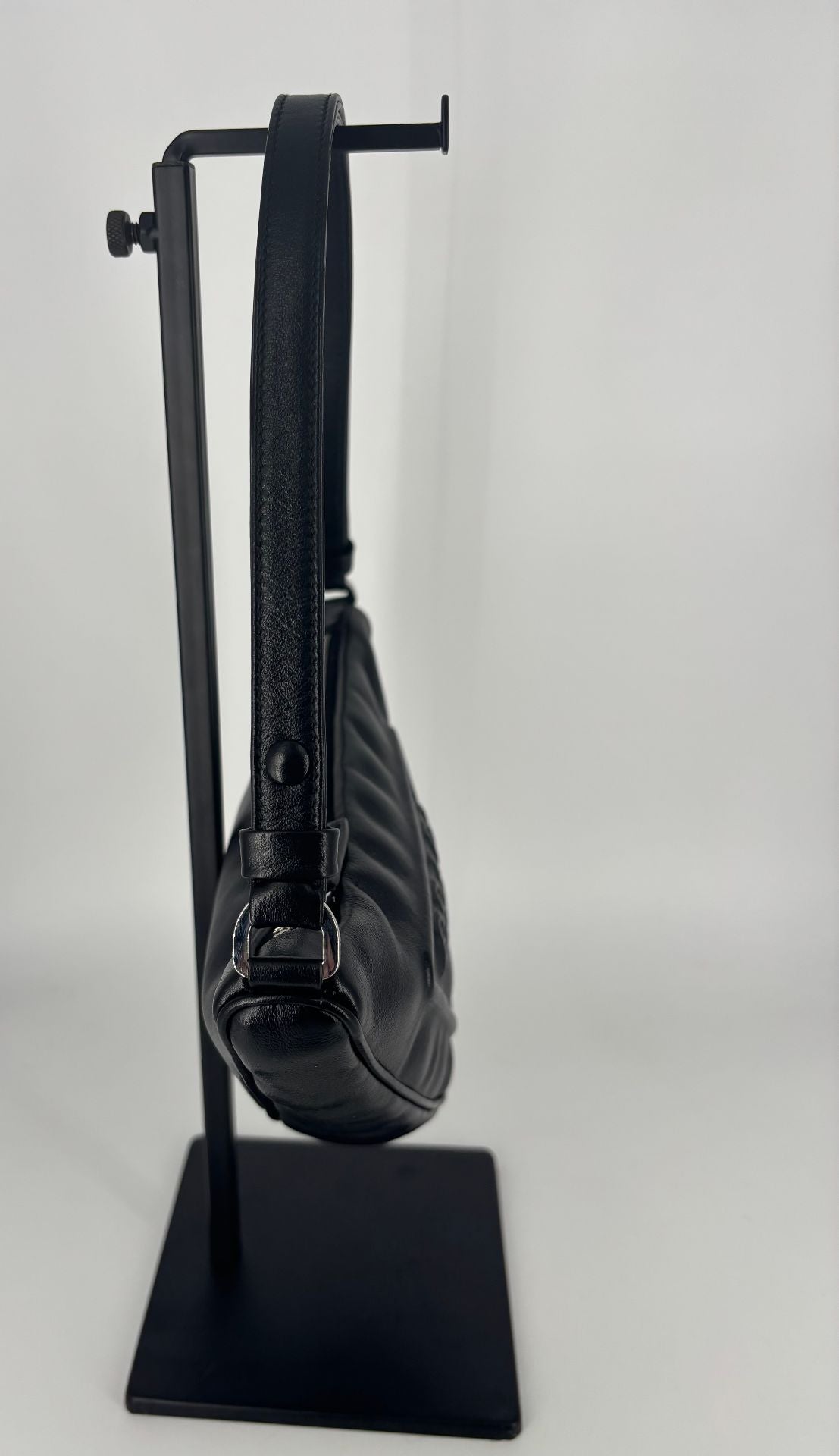 Prada – Sac triangle cuir lisse noir avec logo-8