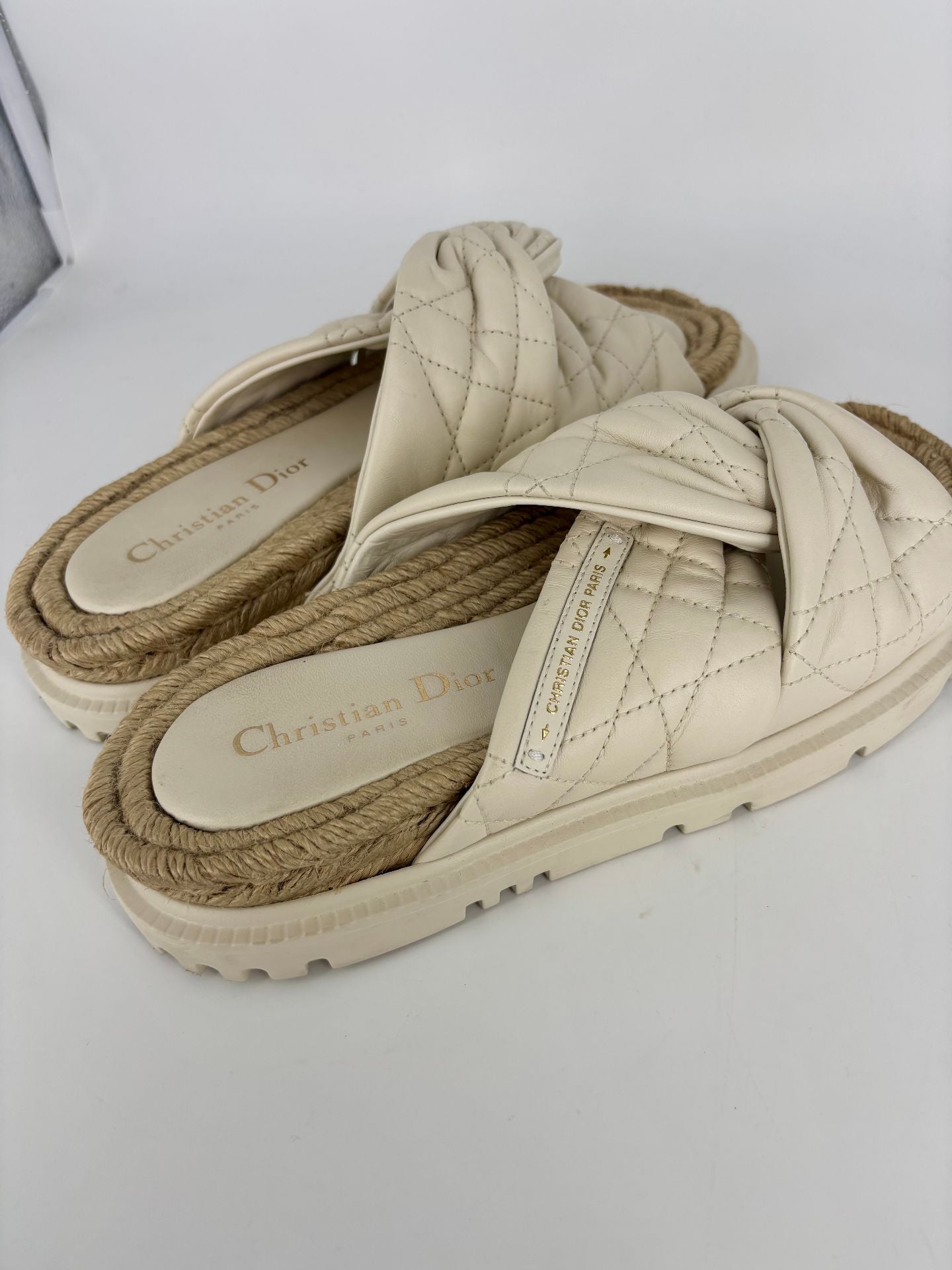 Christian Dior – Mule D-Twist cuir agneau cannage écru – T. 38,5-6