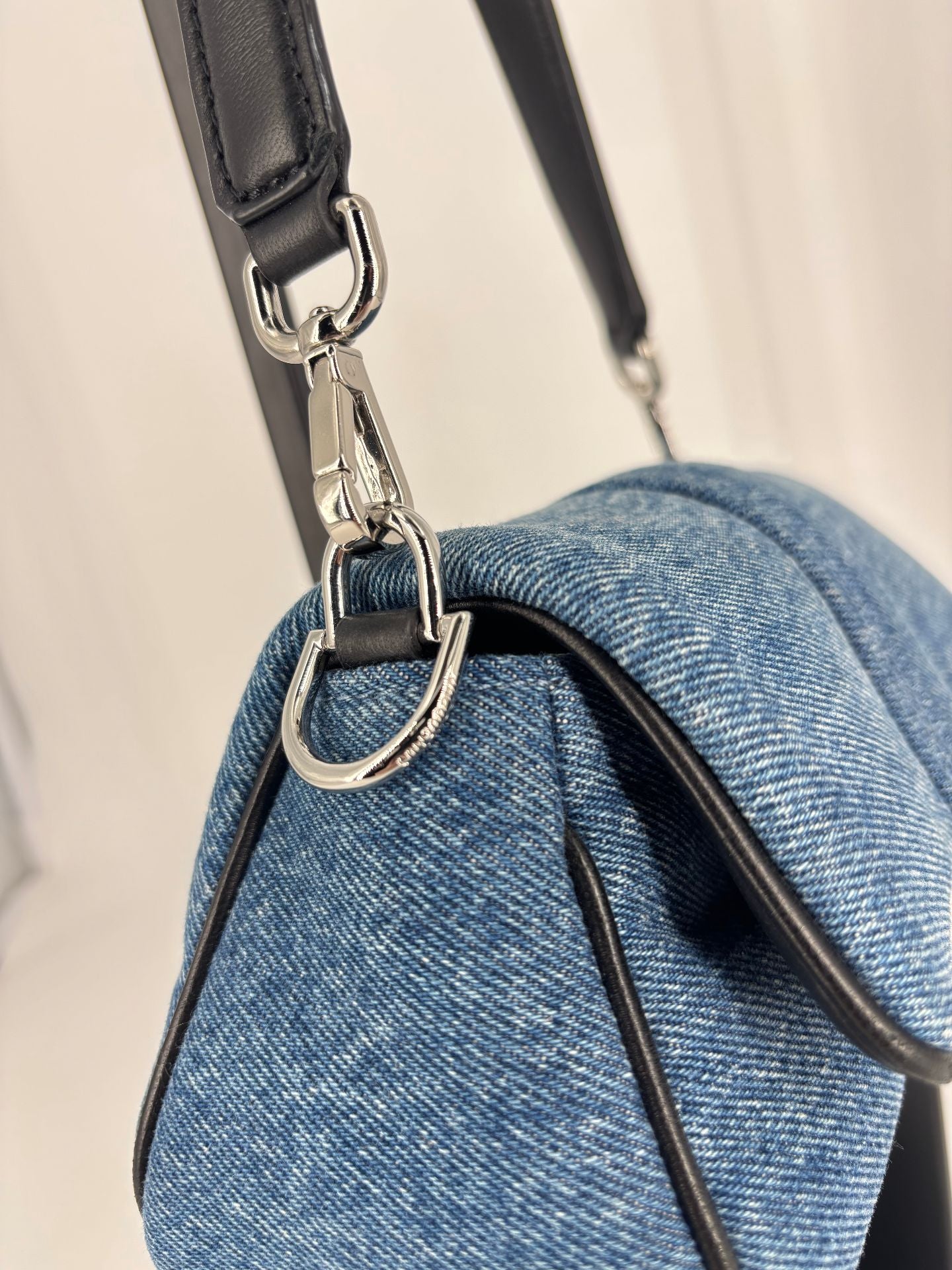 Sac Jacquemus Le Bambimou denim bleu – Baguette coussinée SS25-9