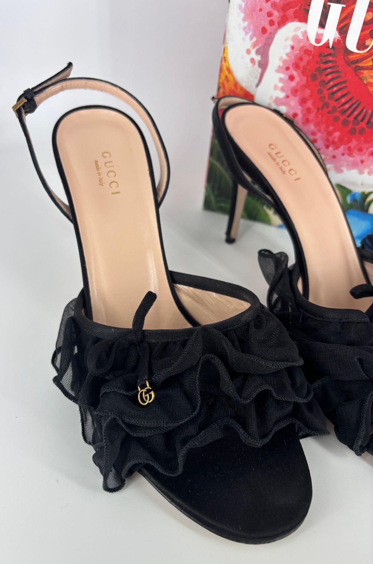 Escarpins satin noir volant tulle – Gucci – T. 39-4