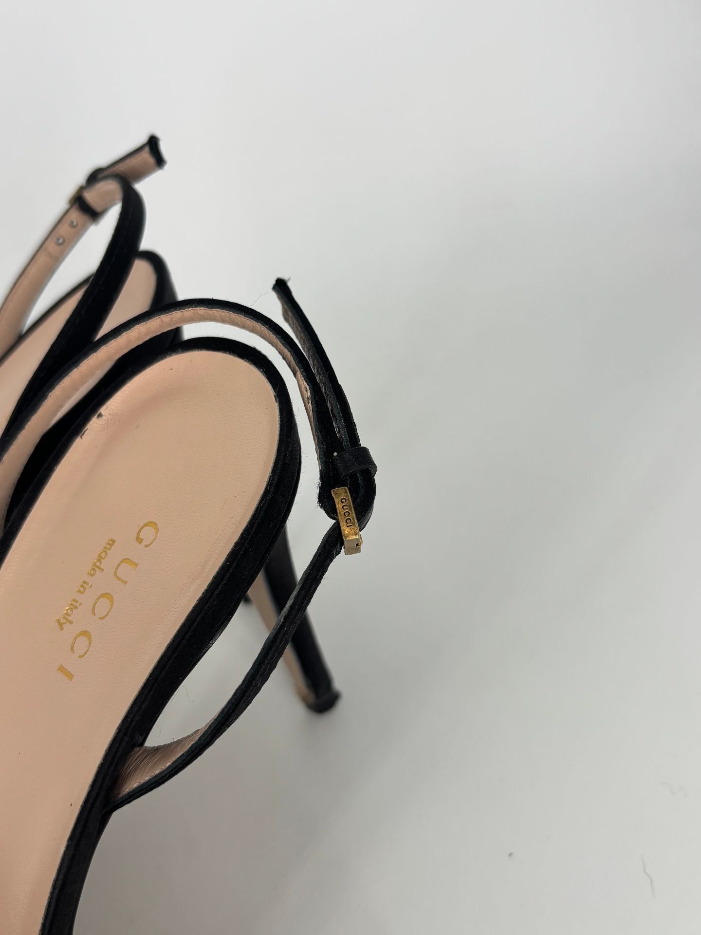 Escarpins satin noir volant tulle – Gucci – T. 39-10