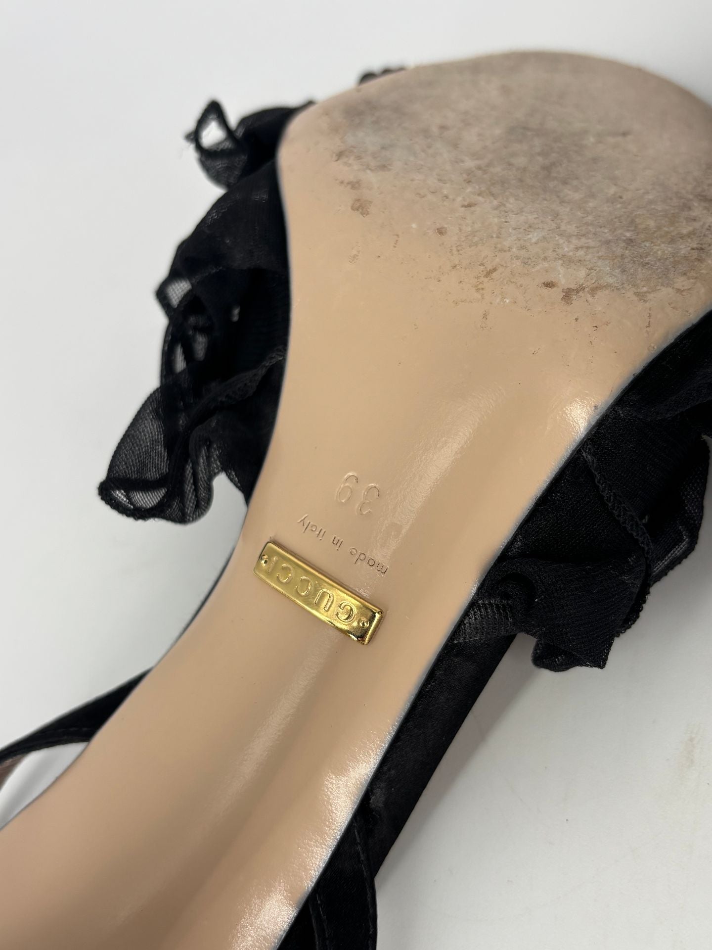 Escarpins satin noir volant tulle – Gucci – T. 39-12