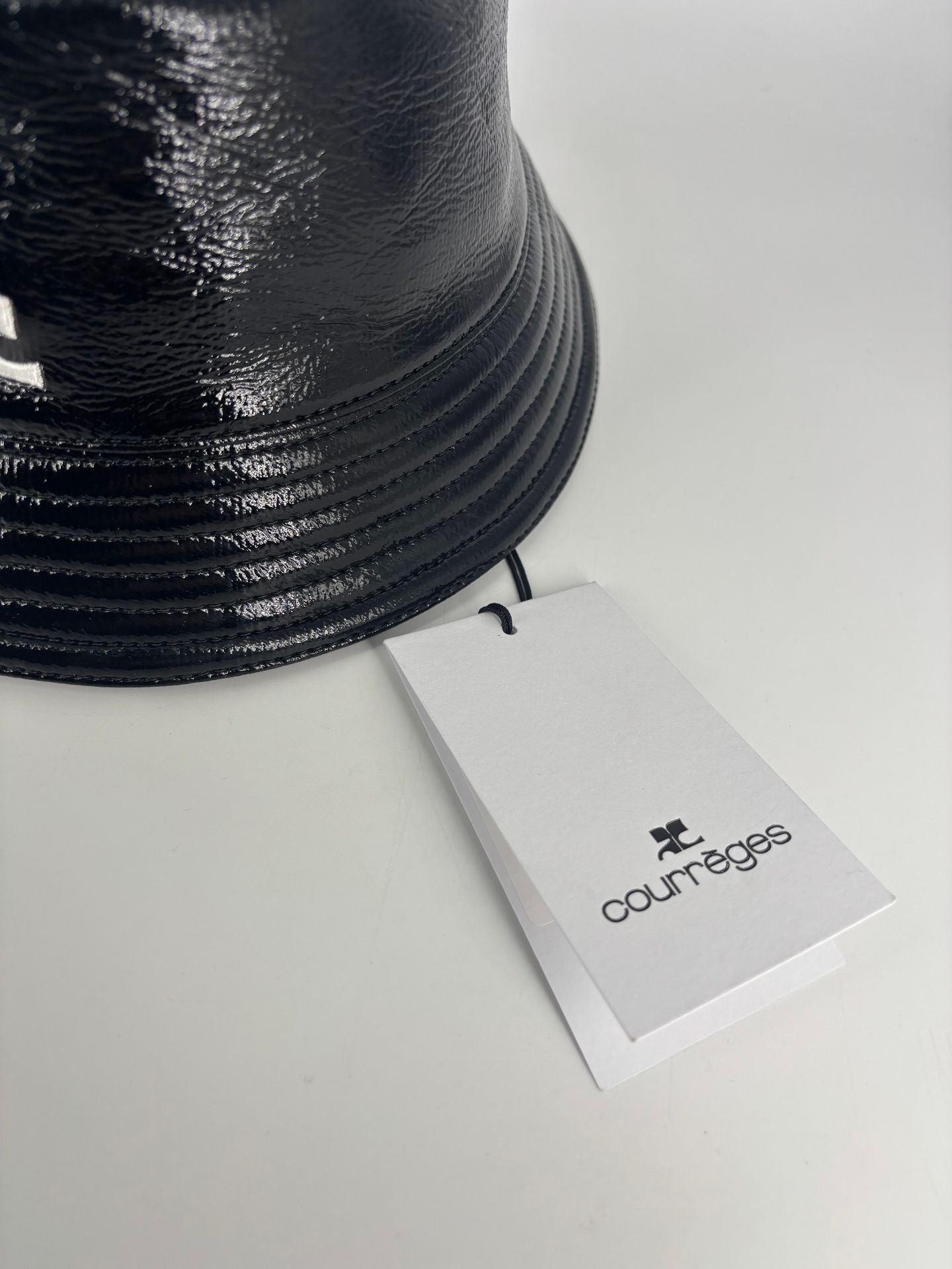 Courrèges – Bob vinyle noir logo AC – T.S – Neuf avec étiquette-4