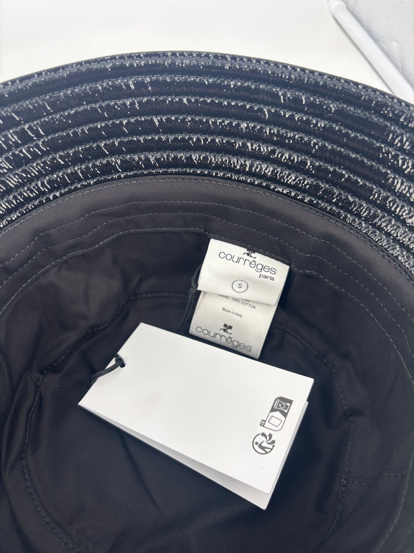 Courrèges – Bob vinyle noir logo AC – T.S – Neuf avec étiquette-9