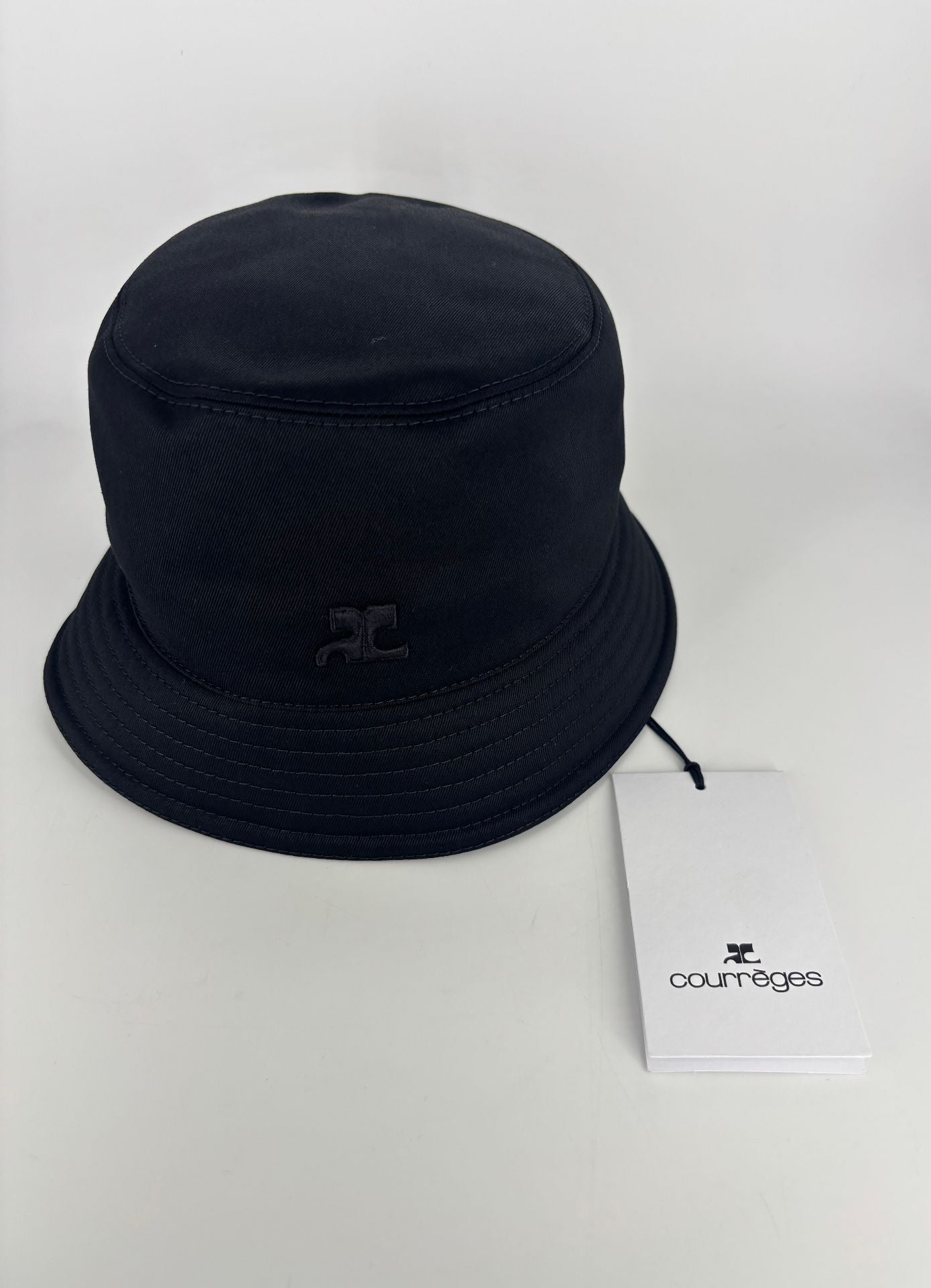 Courrèges – Bob classique en coton noir – T.S-2