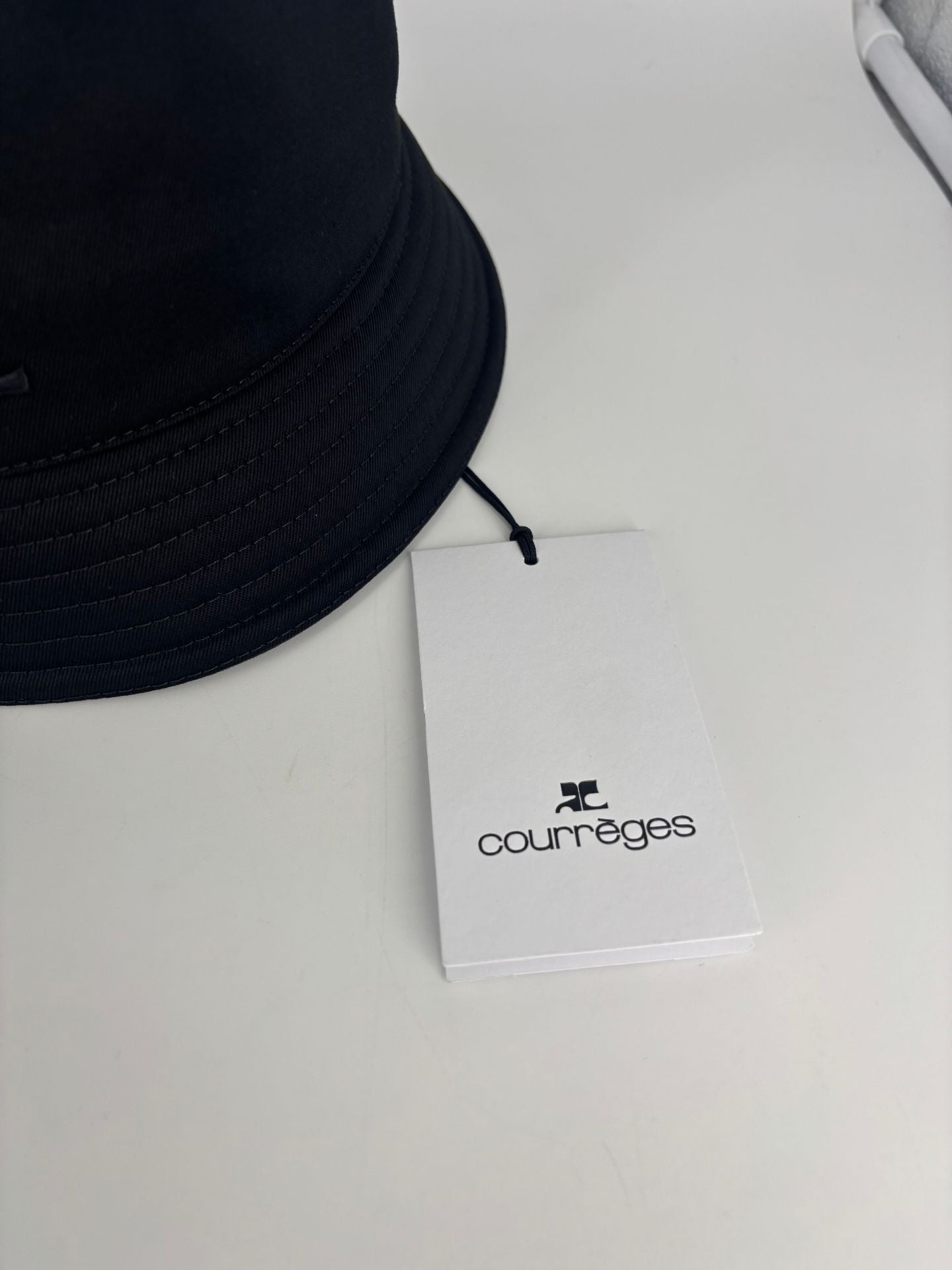 Courrèges – Bob classique en coton noir – T.S-3