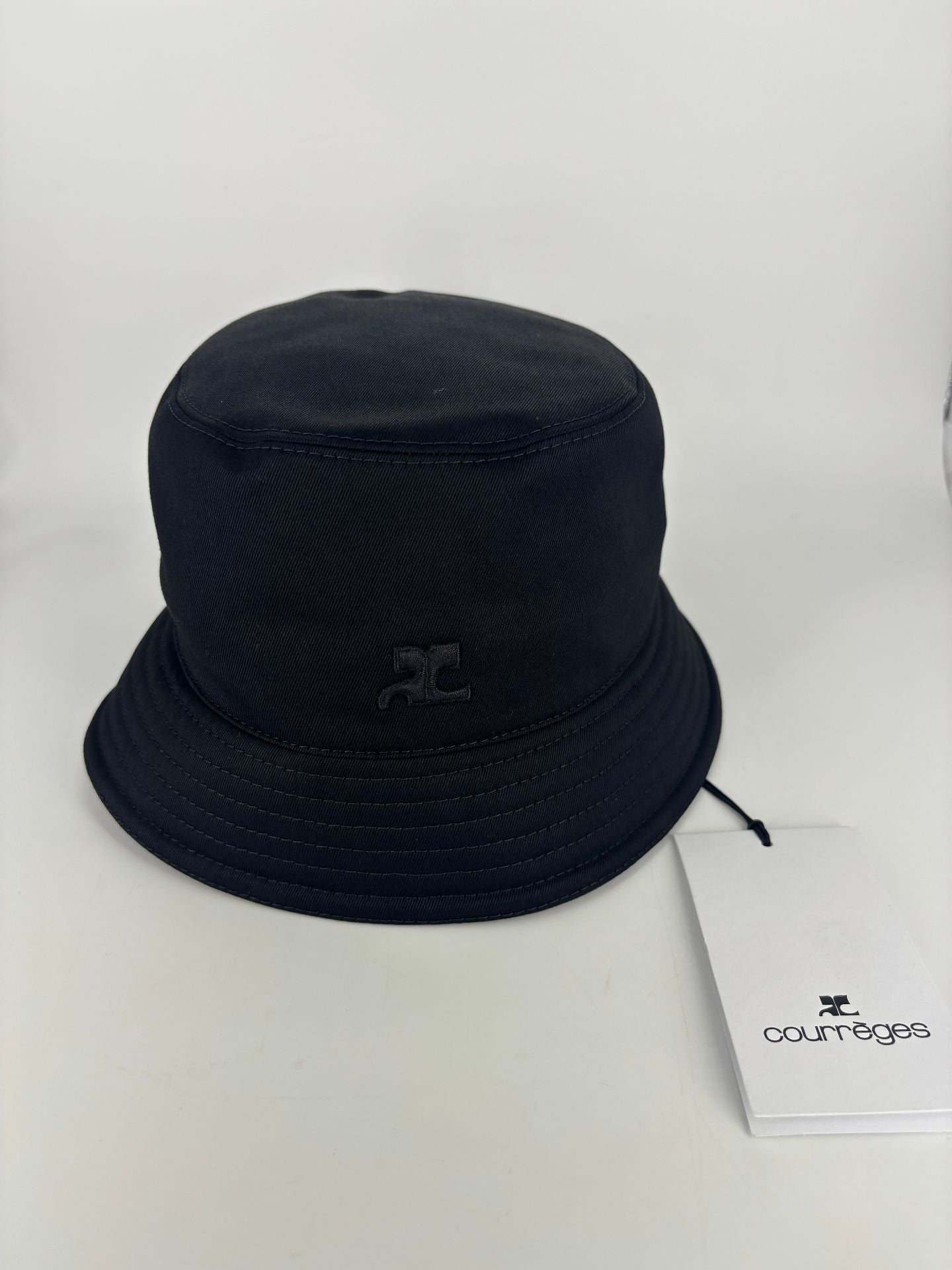 Courrèges – Bob classique en coton noir – T.S-4