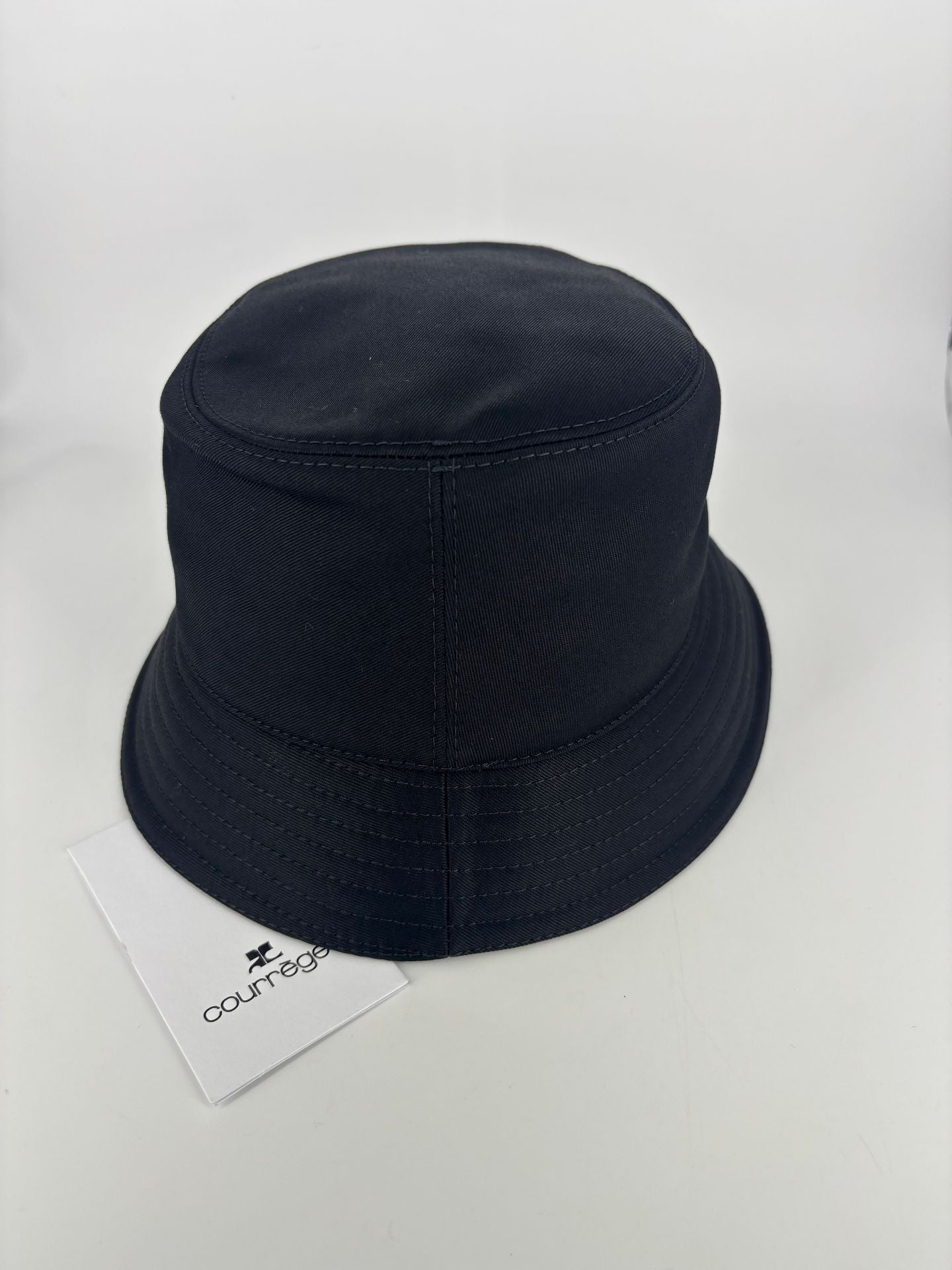 Courrèges – Bob classique en coton noir – T.S-7