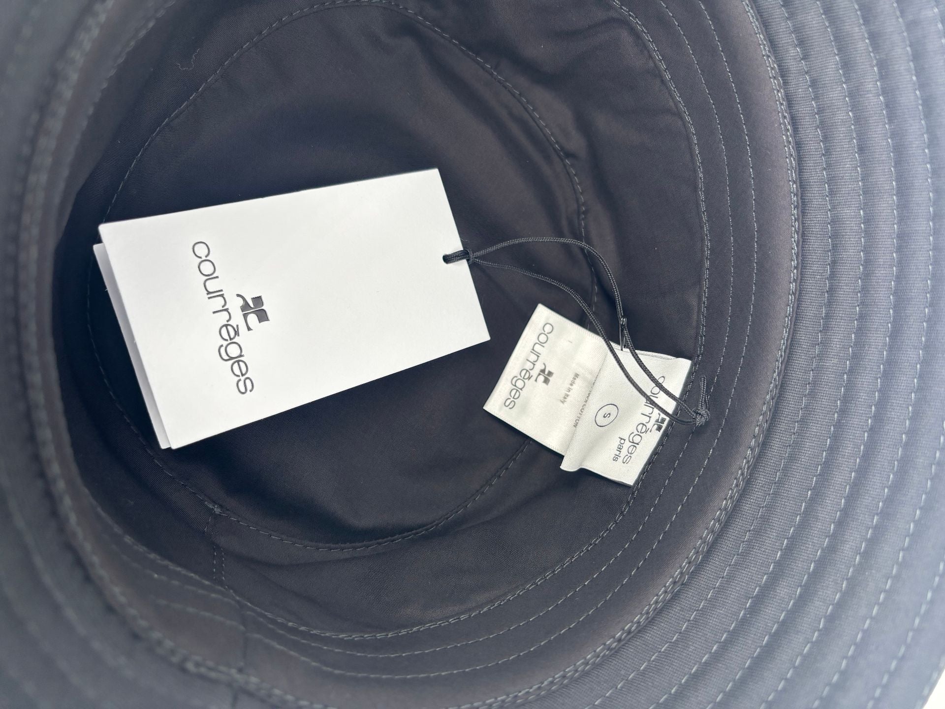 Courrèges – Bob classique en coton noir – T.S-8