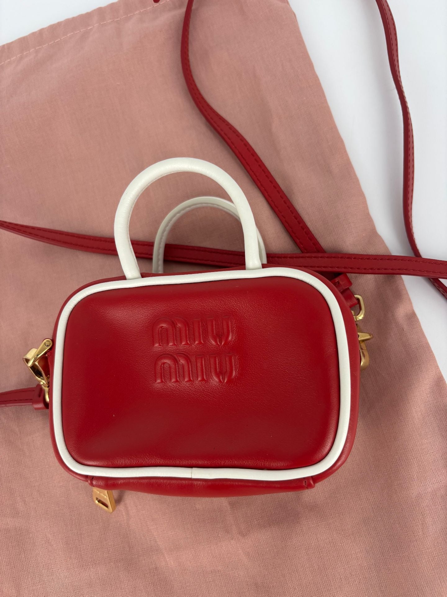 Miu Miu マイクロバッグ Beau レッドレザー – 11 × 7 × 4 cm – 完璧な