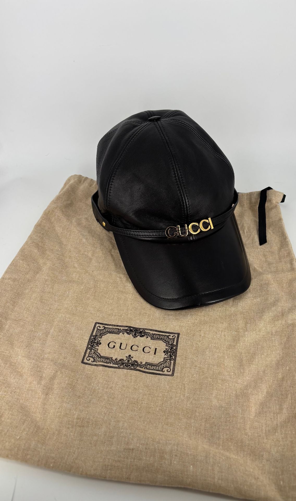 Gucci – Casquette en agneau noir sigle GG doré – T.M-4