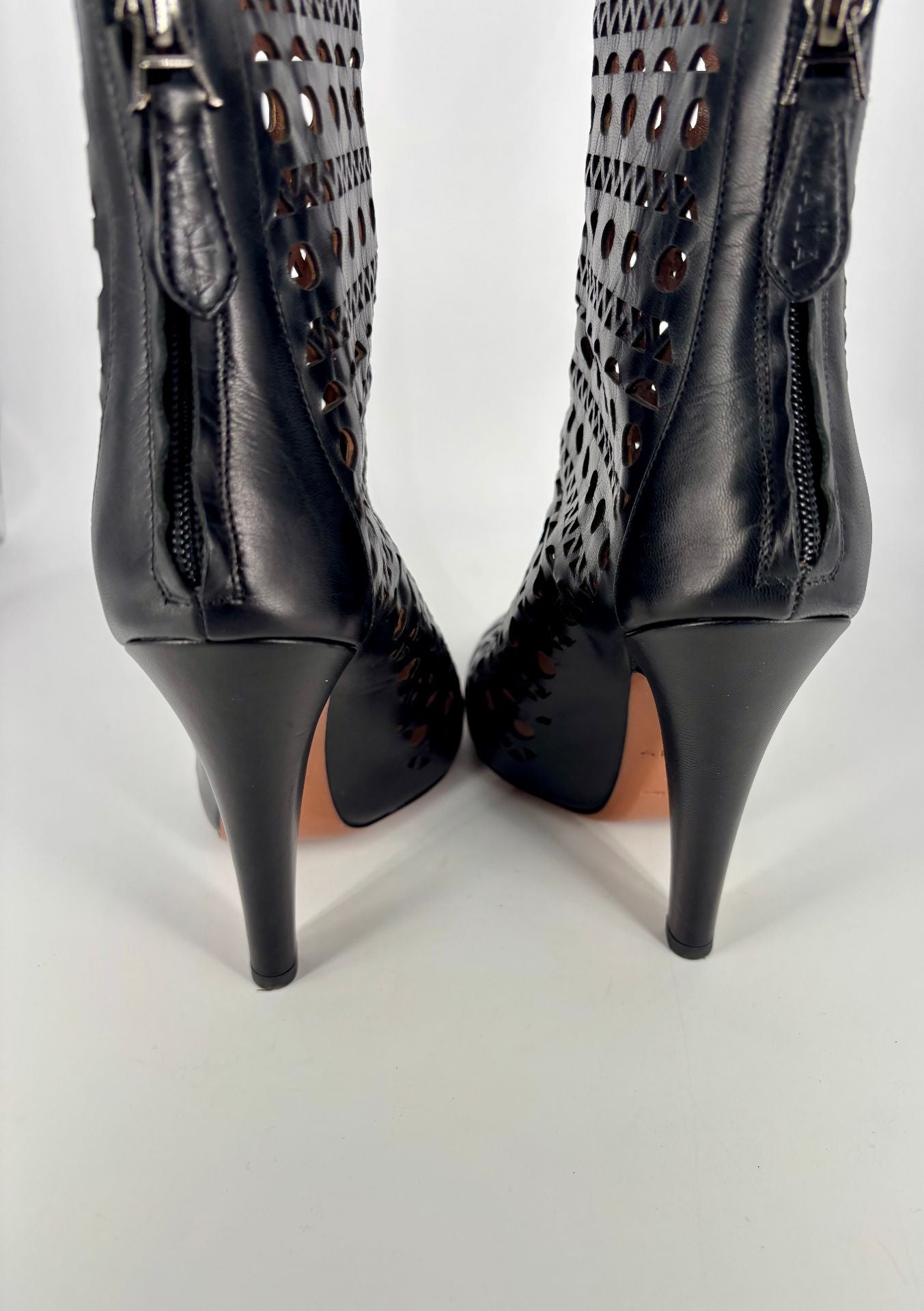 Alaïa – Bottines cuir de veau noir perforé frises géométriques – T.40-10
