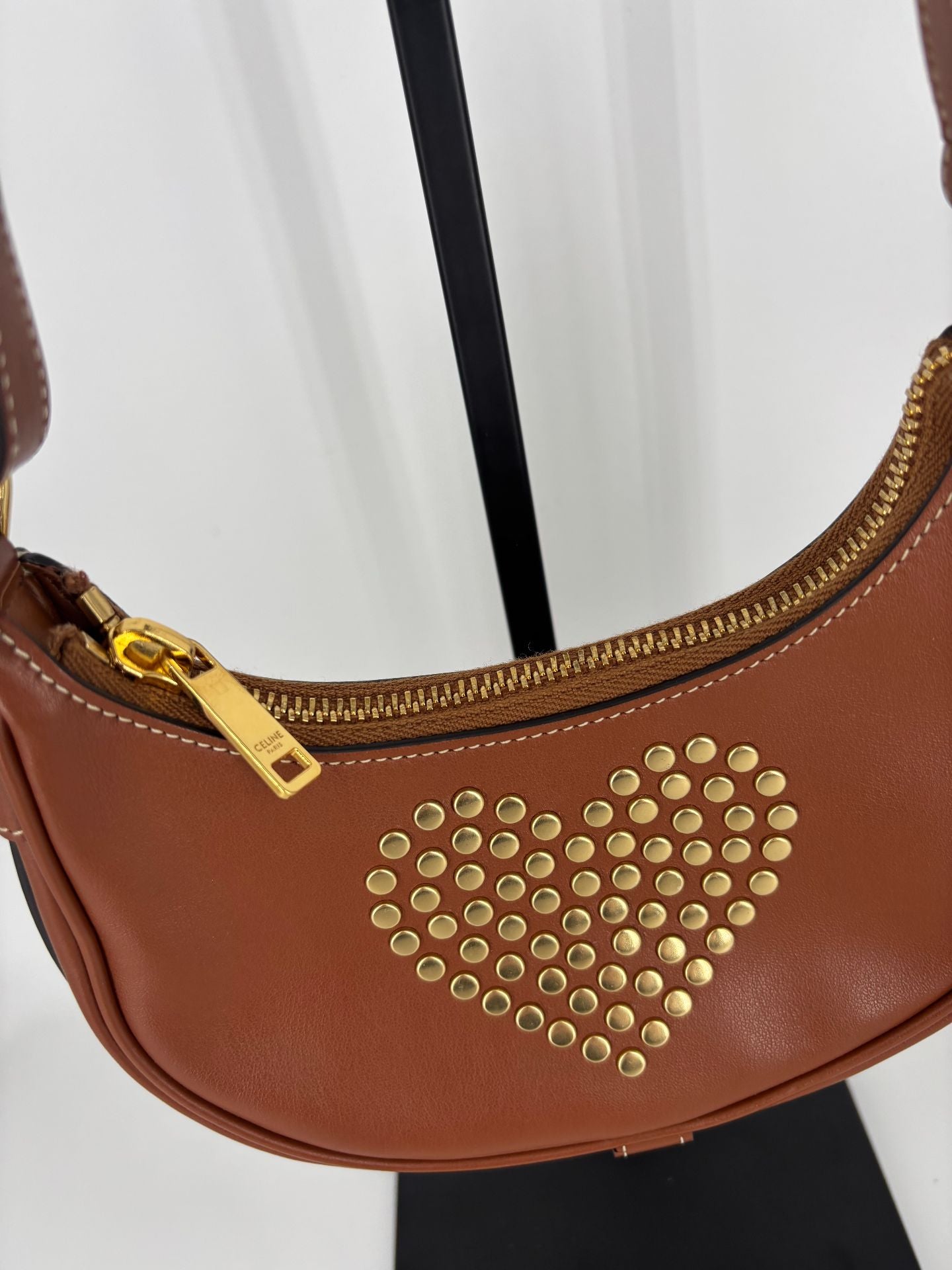 Celine – Mini sac Ava cuir de veau cognac clous cœur-9