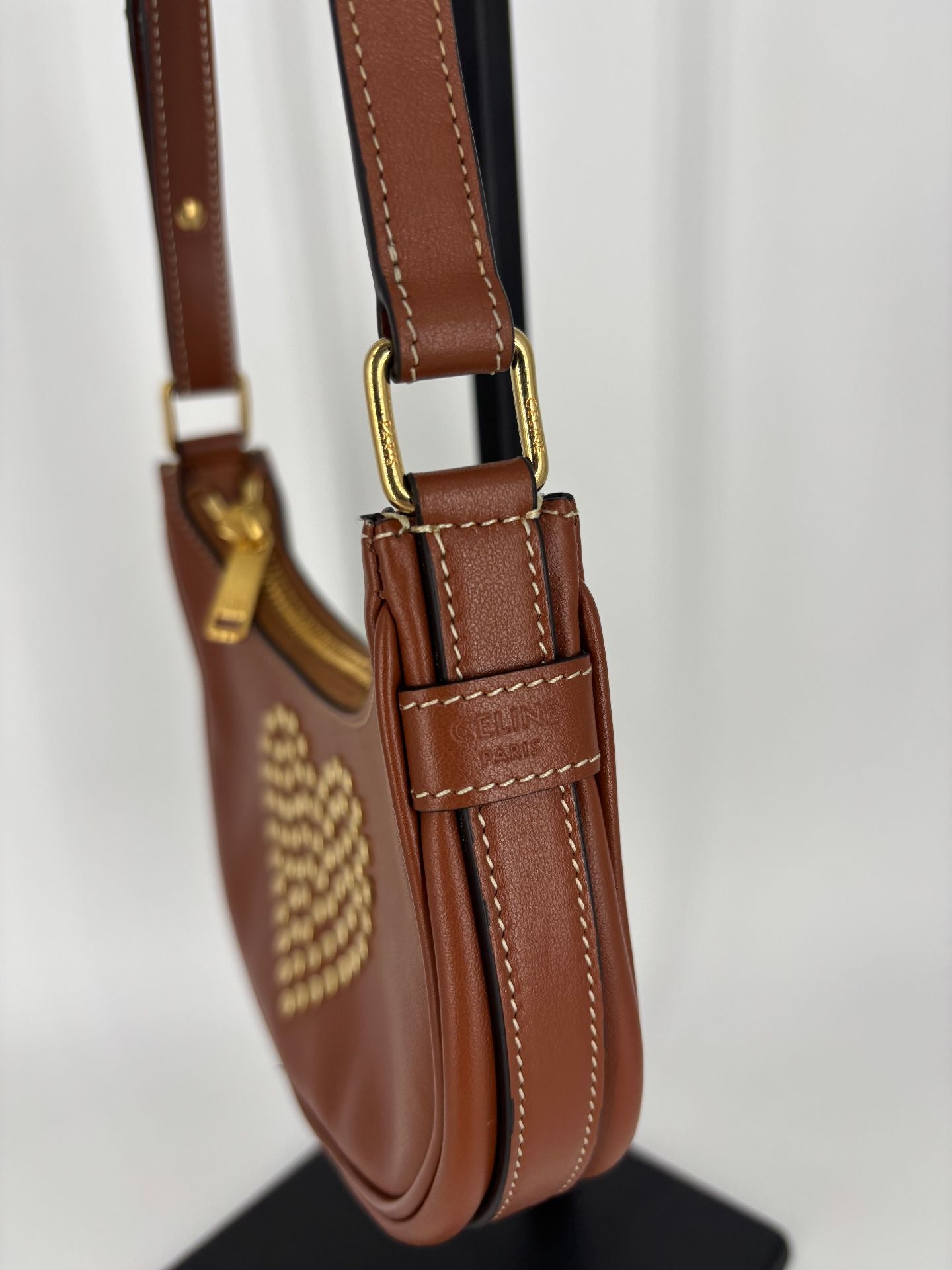 Celine – Mini sac Ava cuir de veau cognac clous cœur-5