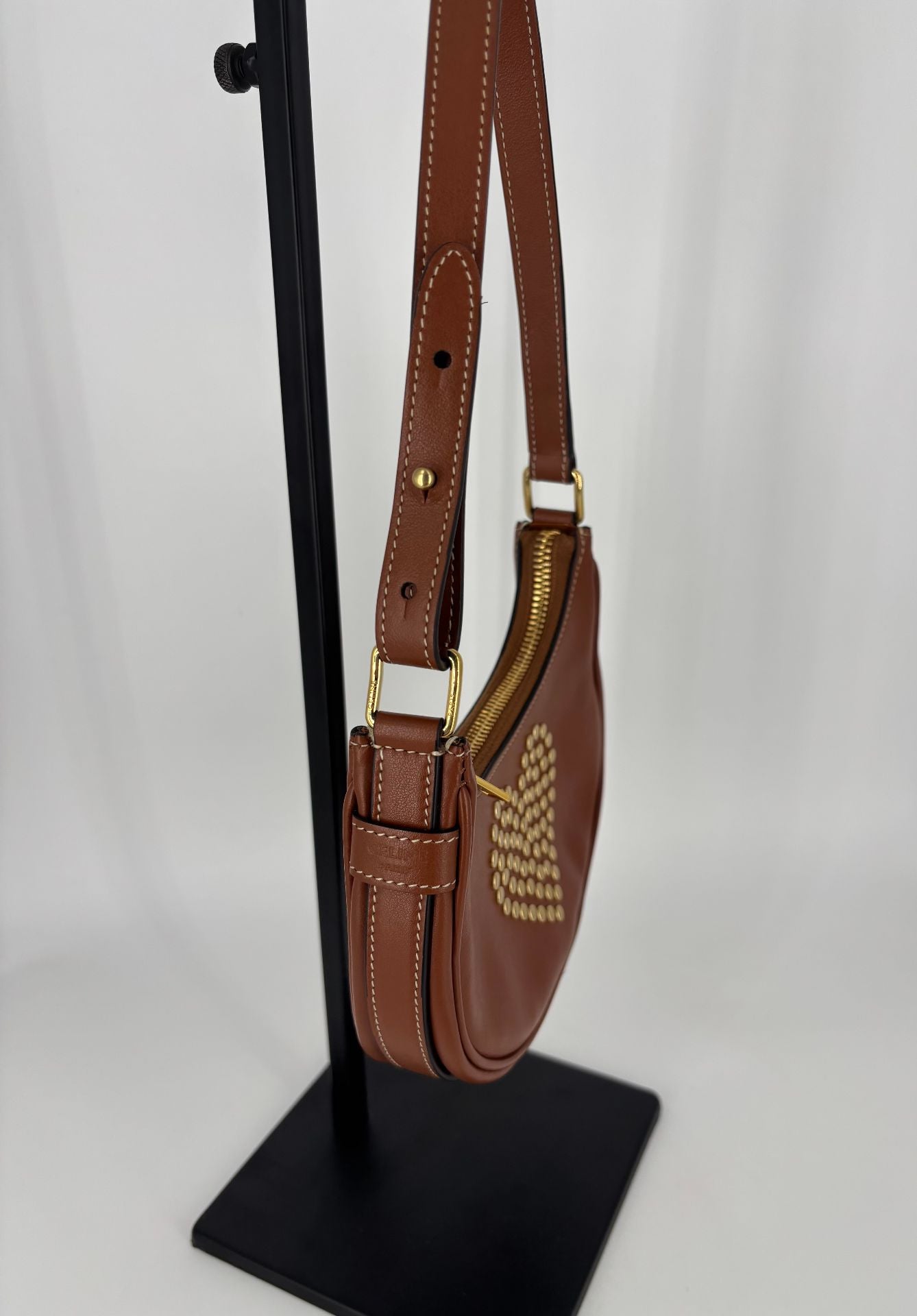 Celine – Mini sac Ava cuir de veau cognac clous cœur-6