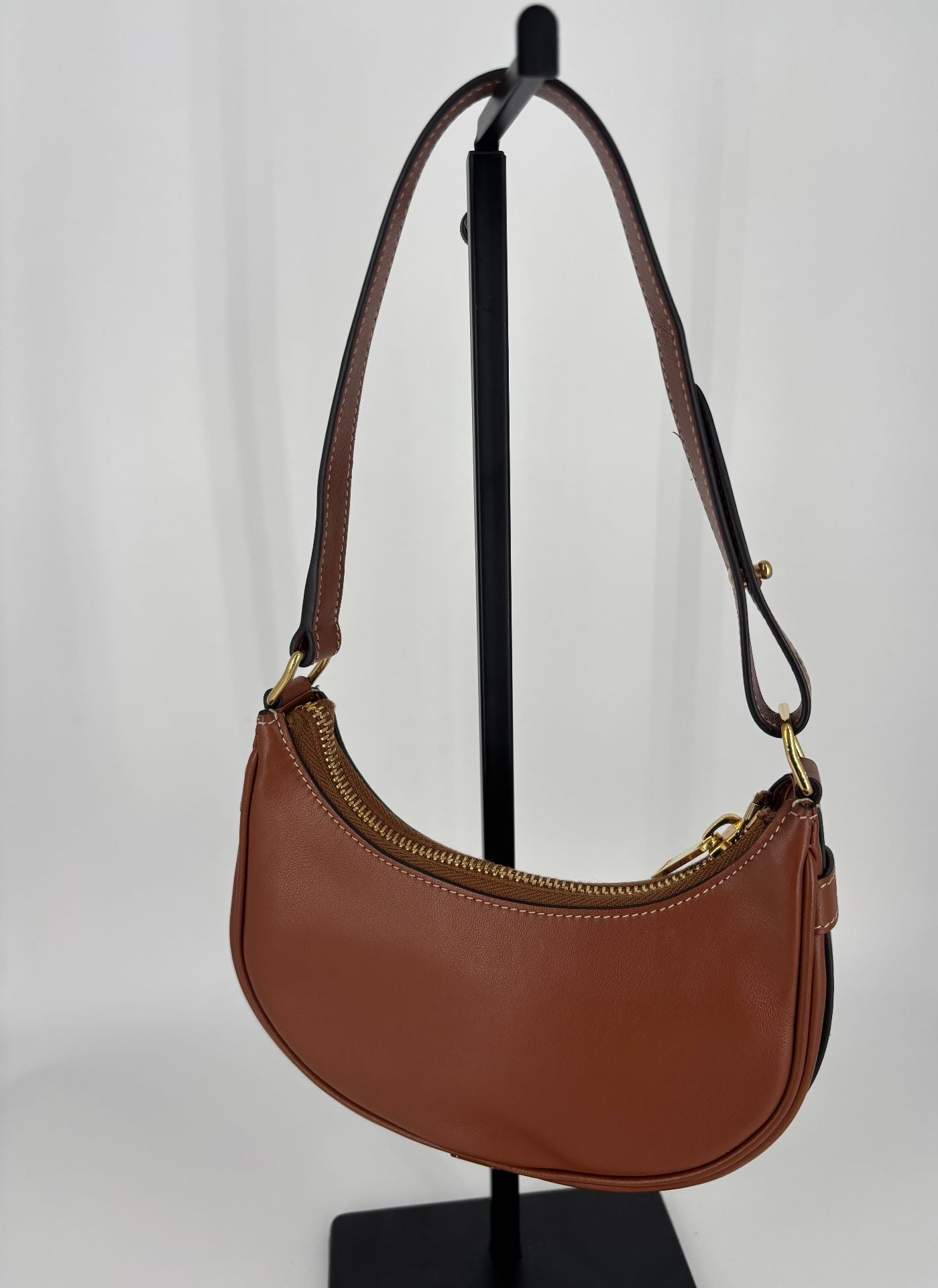 Celine – Mini sac Ava cuir de veau cognac clous cœur-10