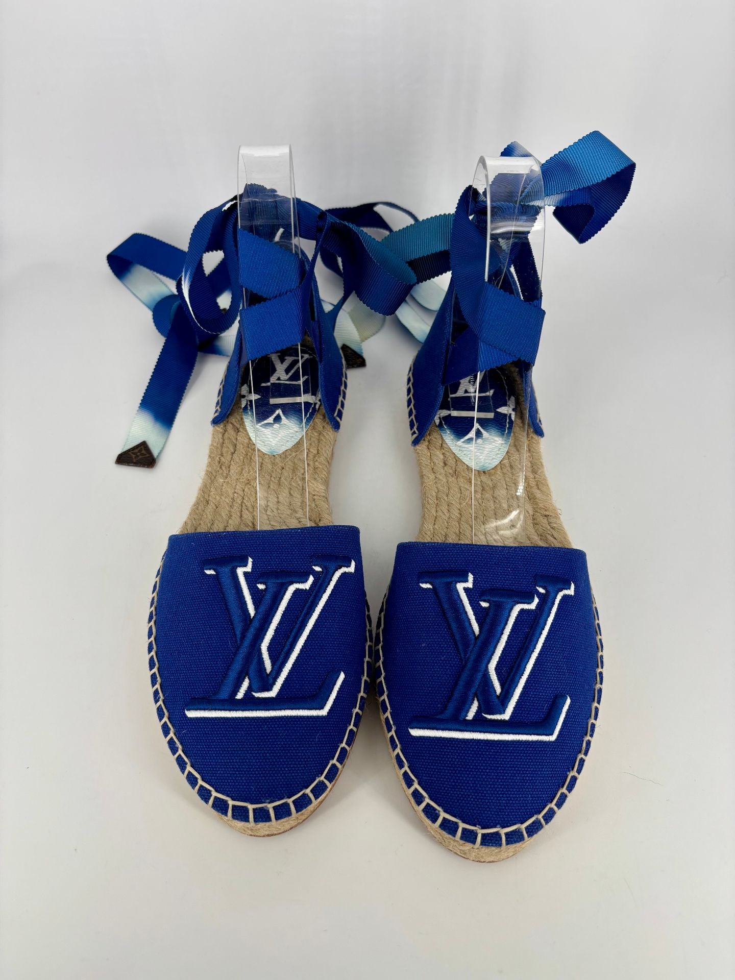 Louis Vuitton – Espadrilles Starboard toile bleue monogramme – P.37