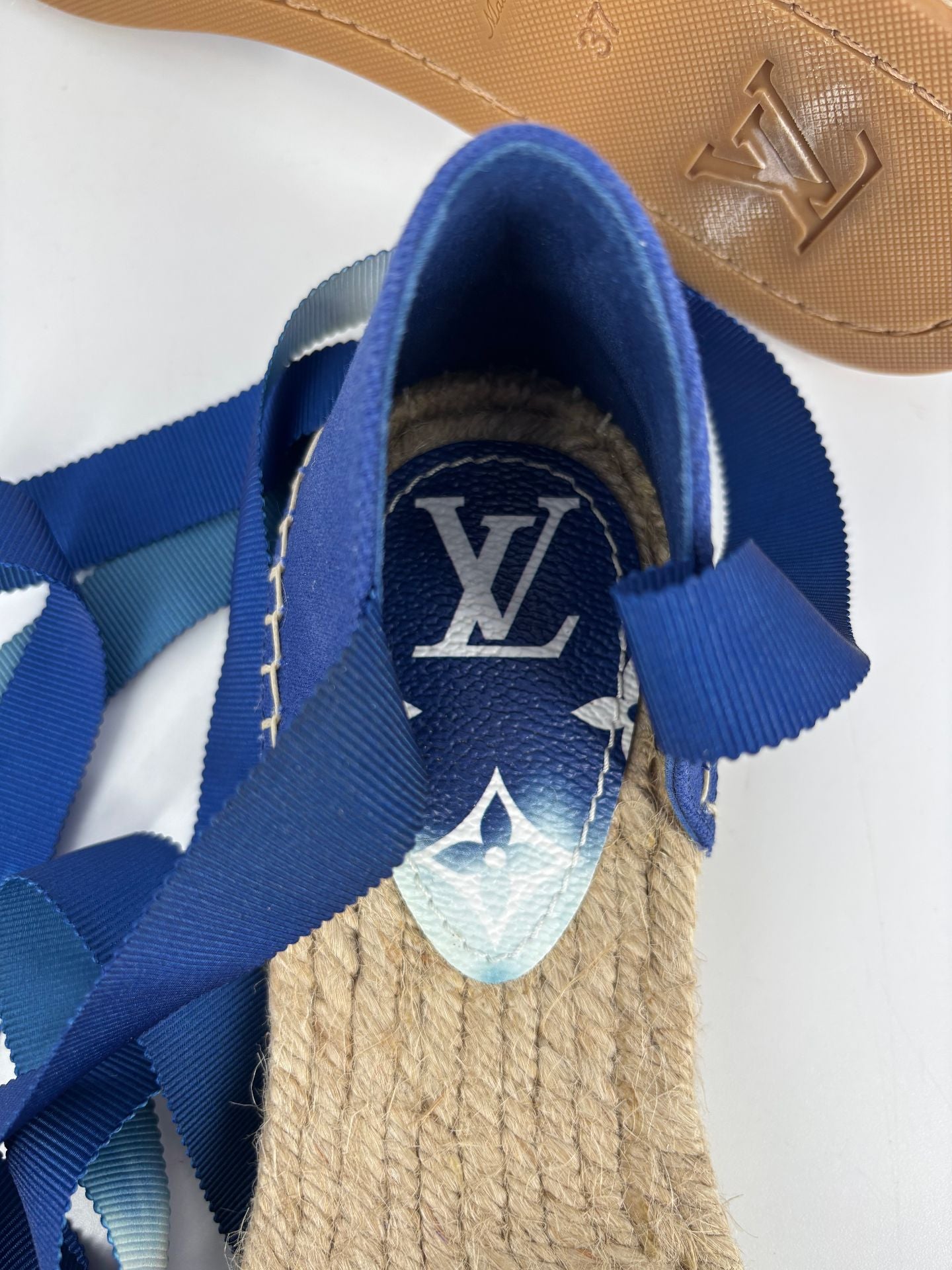 Louis Vuitton – Espadrilles Starboard toile bleue monogramme – P.37-11
