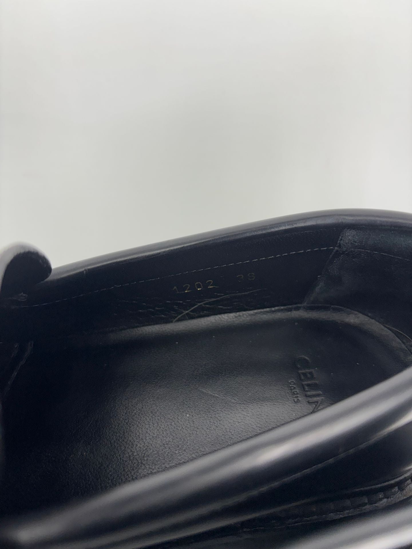 Celine – Mocassins Margaret cuir de taureau noir chaîne Triomphe – P.38-4