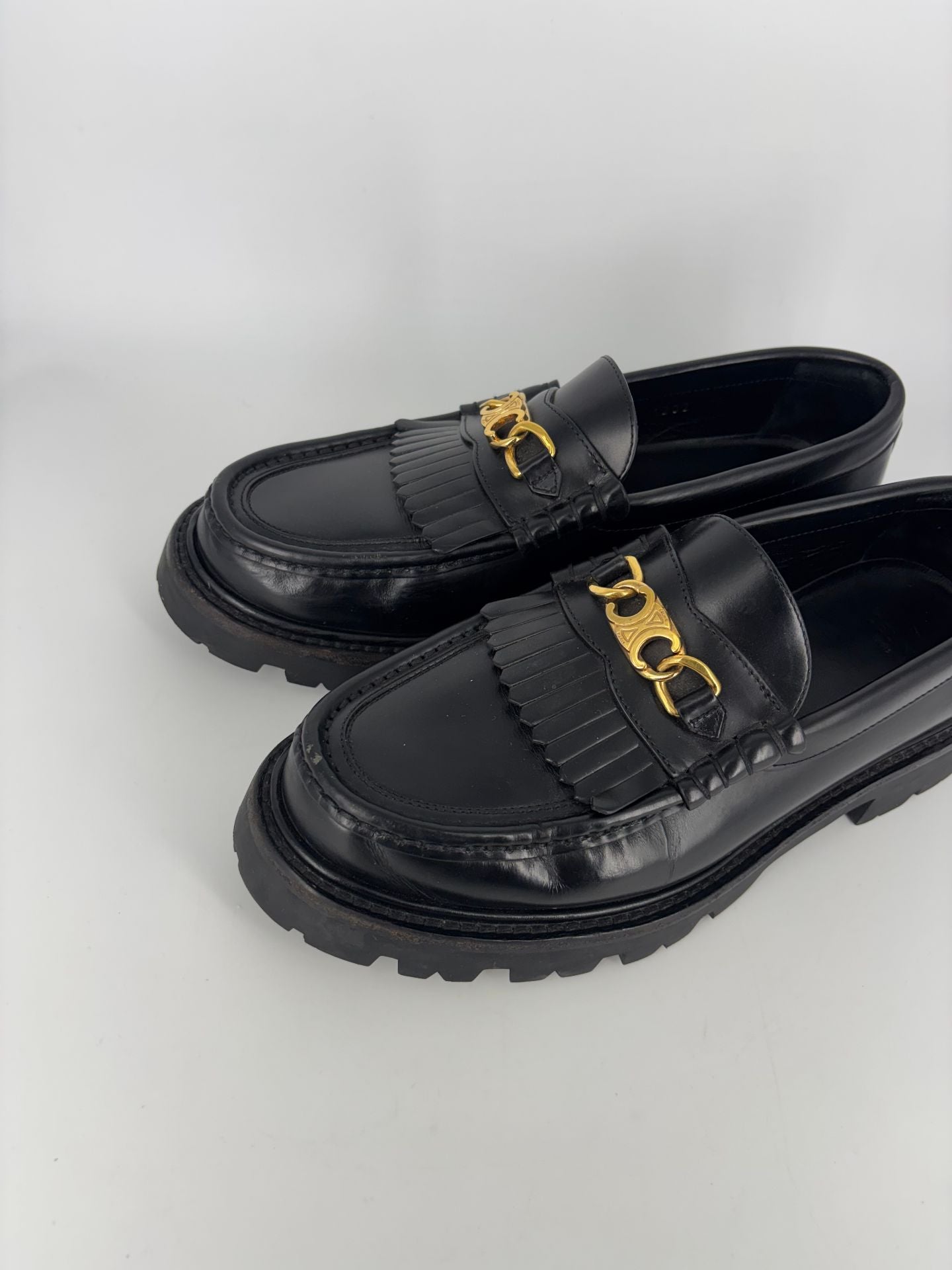 Celine – Mocassins Margaret cuir de taureau noir chaîne Triomphe – P.38-6
